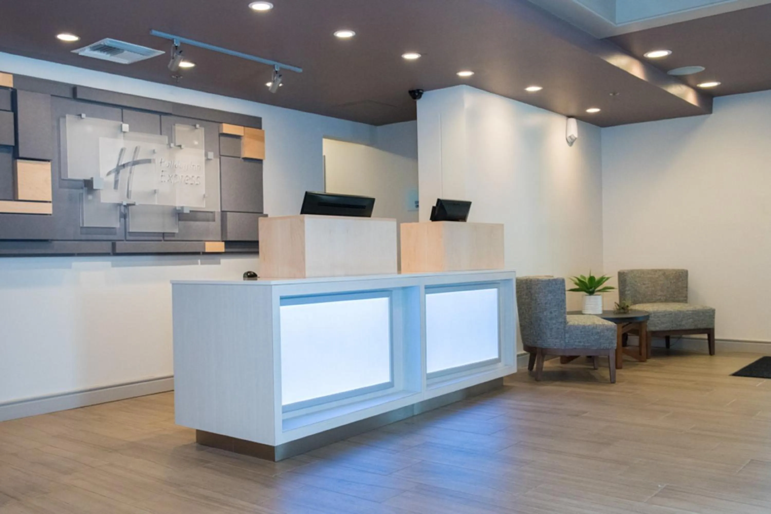 Property building in Holiday Inn Express Pascagoula-Moss Point by IHG