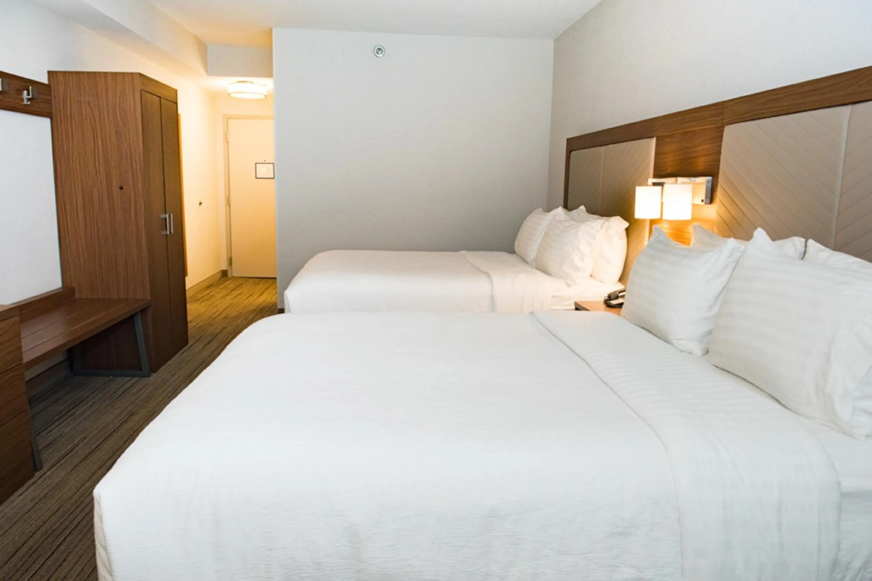 Photo of the whole room, Bed in Holiday Inn Express Pascagoula-Moss Point by IHG