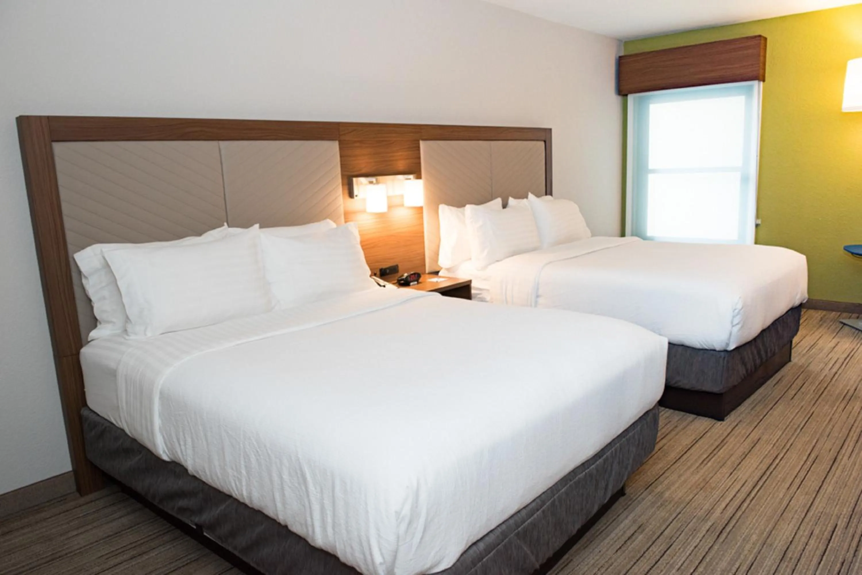 Photo of the whole room, Bed in Holiday Inn Express Pascagoula-Moss Point by IHG