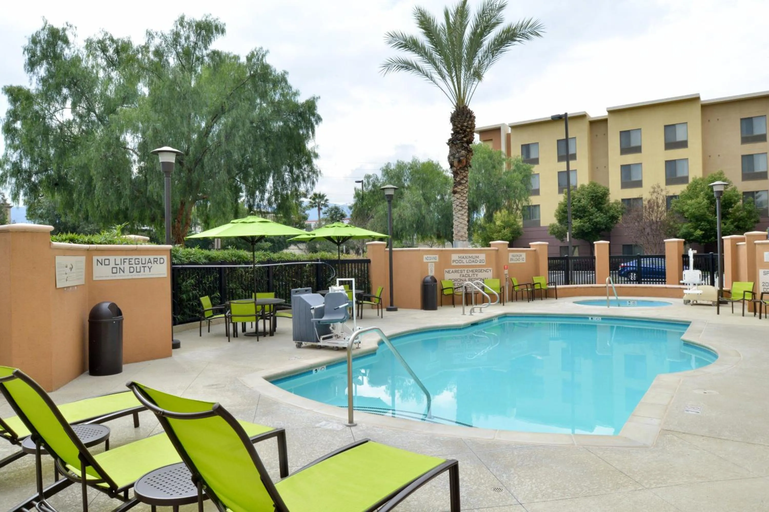 Swimming pool in SpringHill Suites by Marriott Corona Riverside