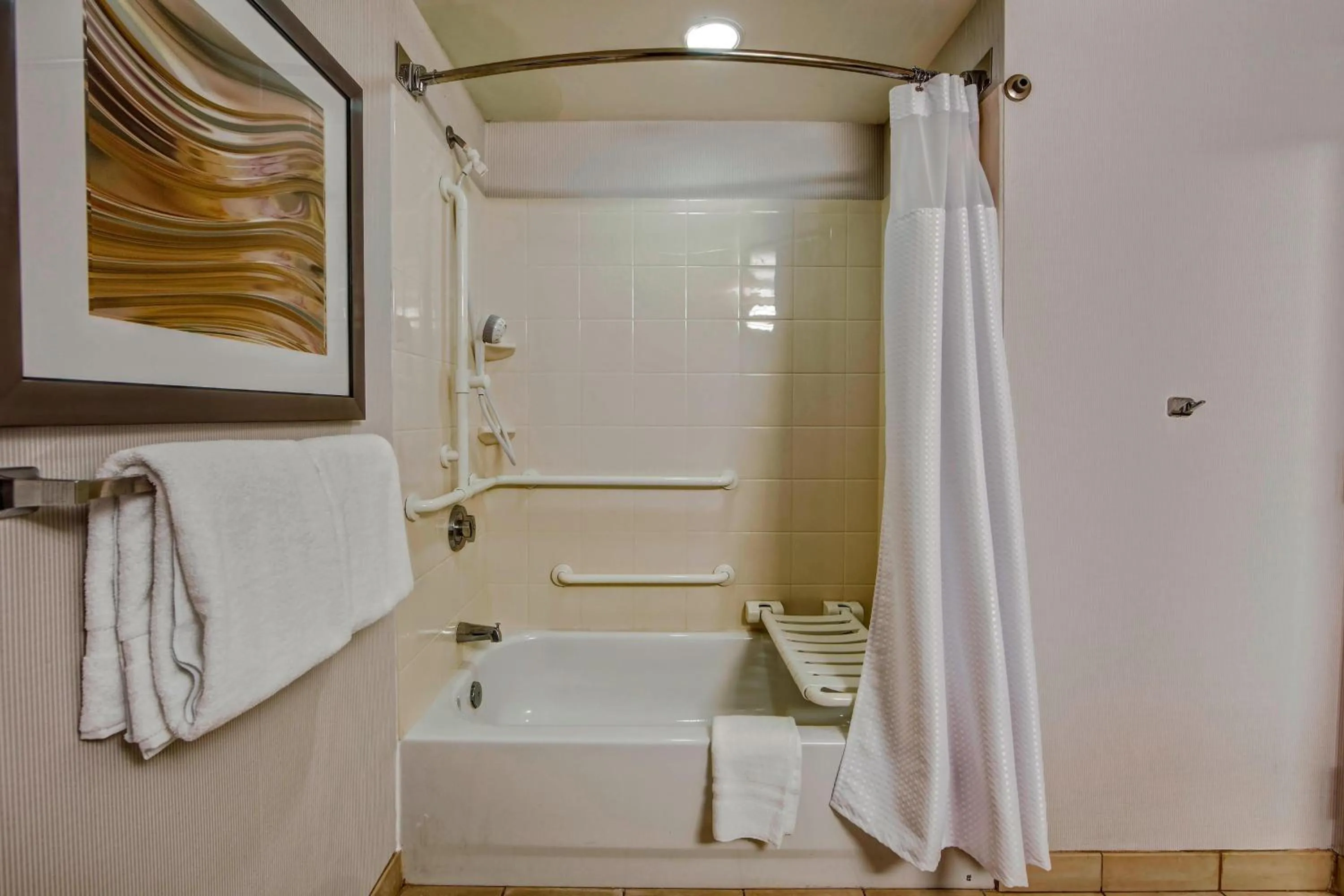 Photo of the whole room in Courtyard by Marriott Memphis Southaven