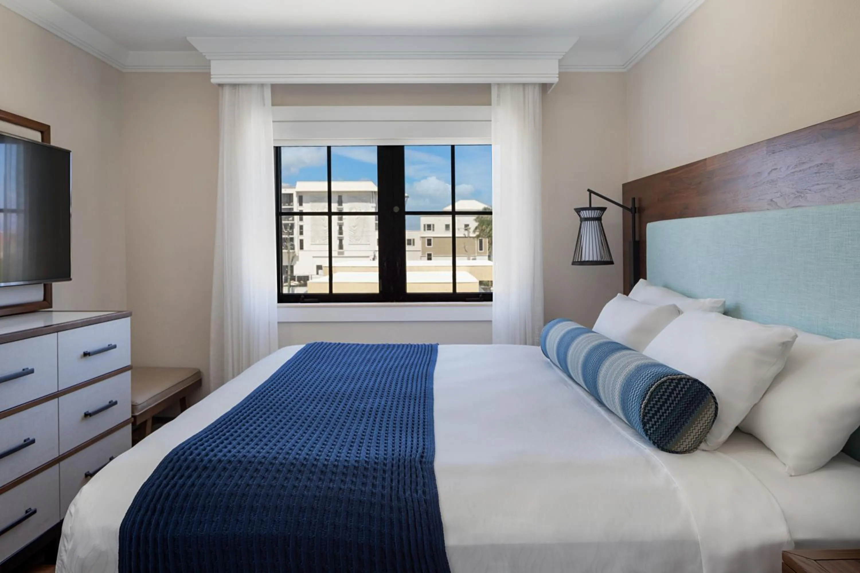 Bedroom, Bed in The Atlantic Suites on the Ave