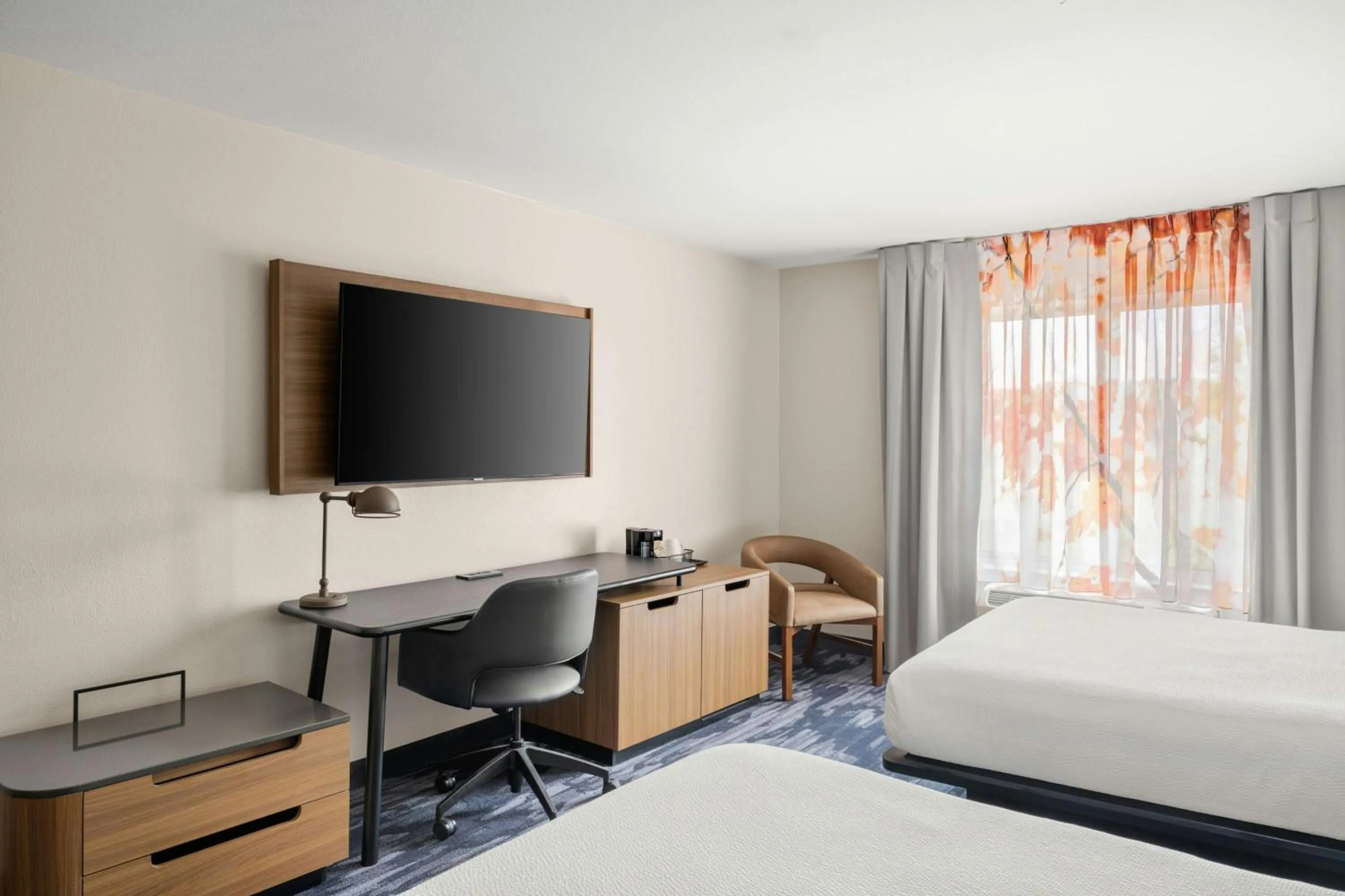 Photo of the whole room, Bed in Fairfield Inn and Suites New Buffalo