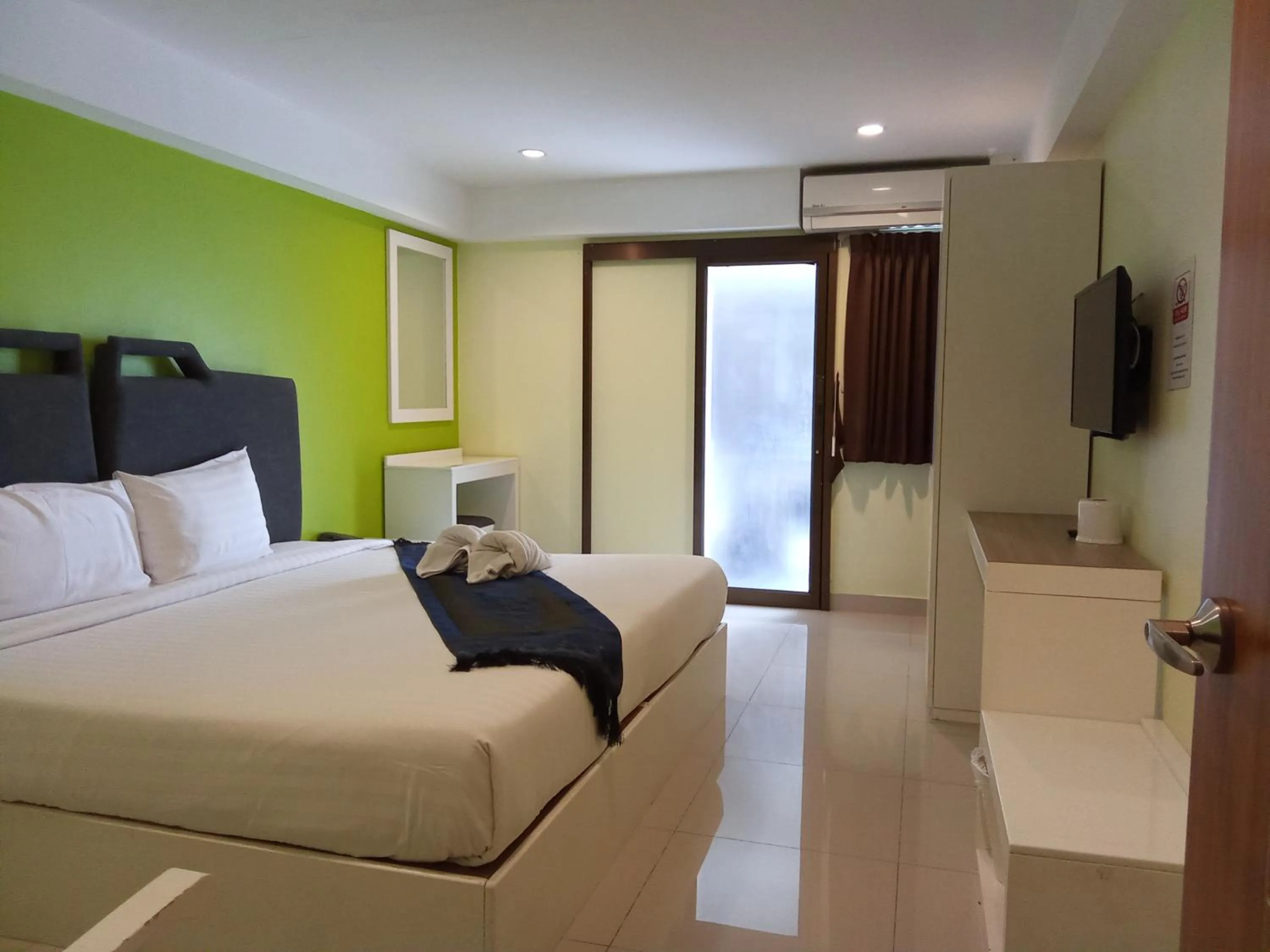 Bed in Sunny Residence