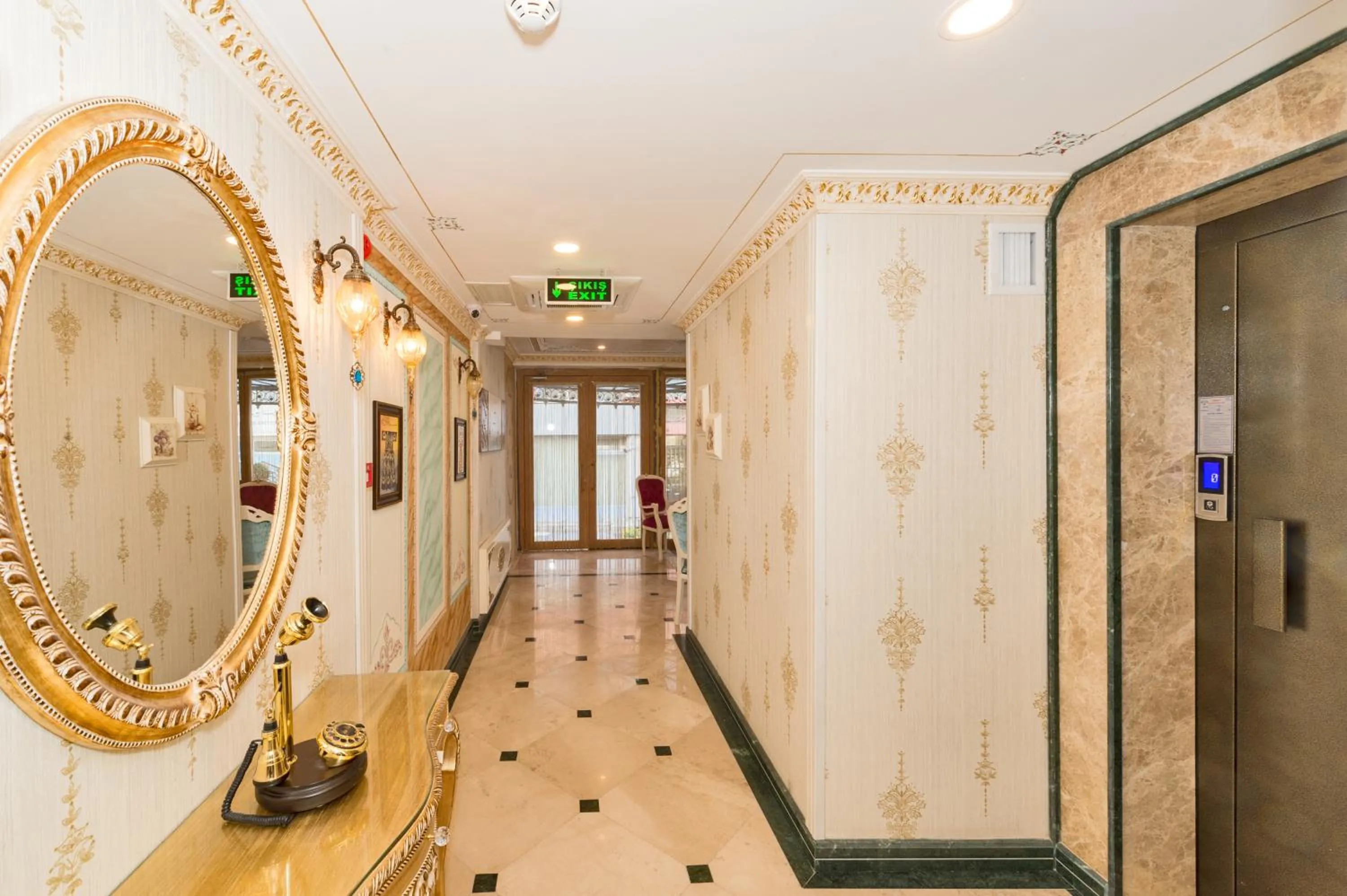 Garden in Hotel 1453