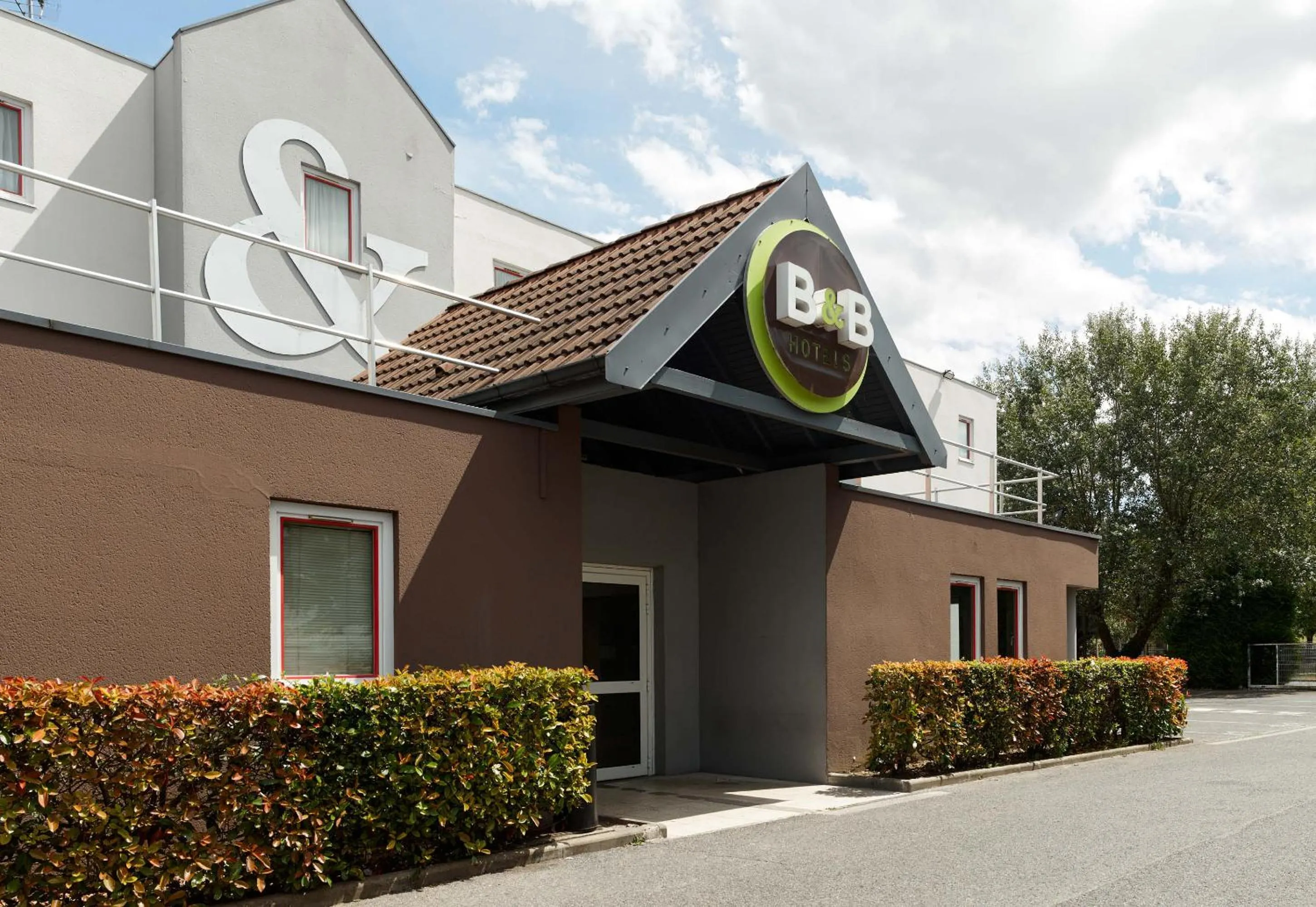 Property building in B&B HOTEL Noisy-le-Grand