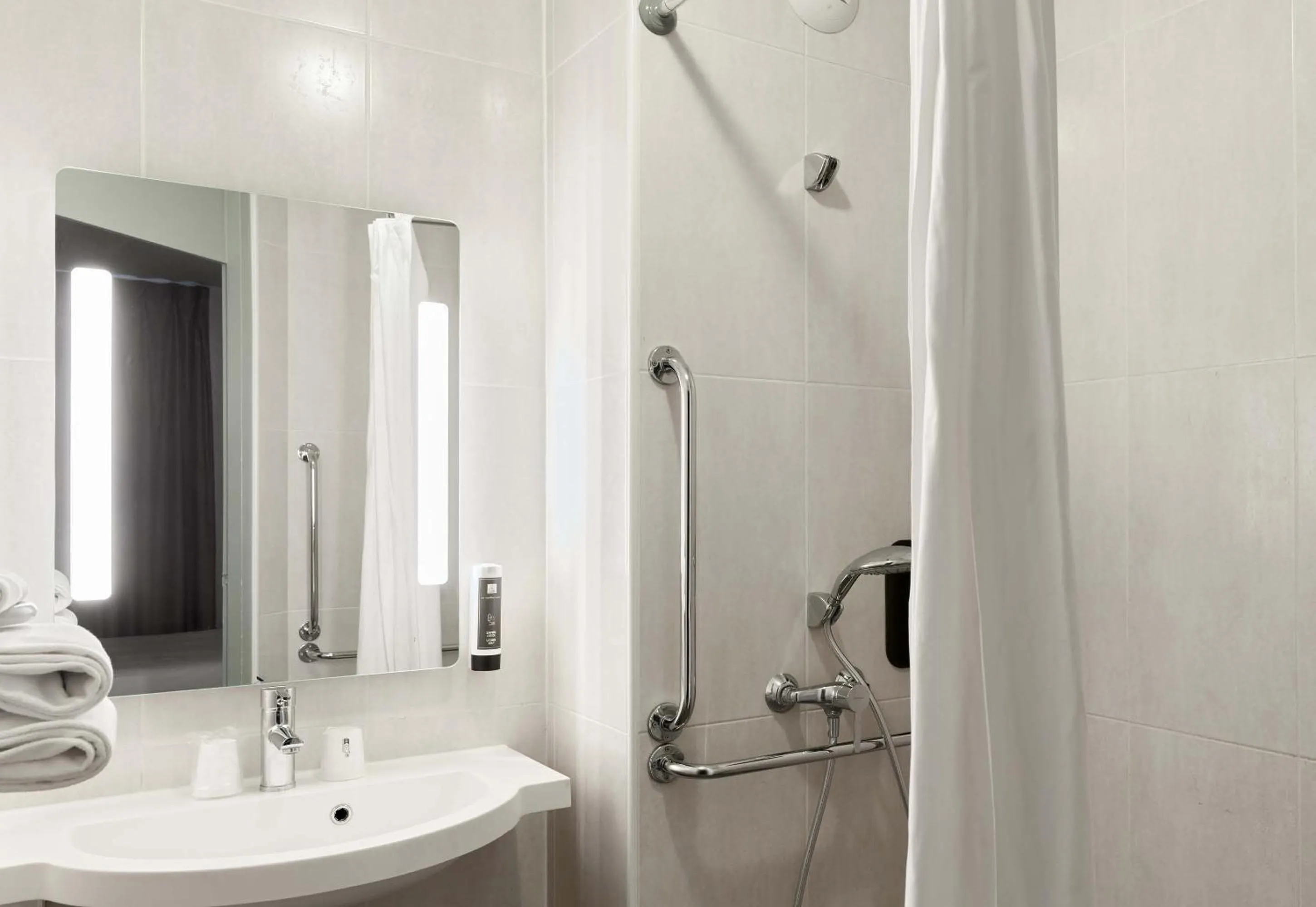 Bathroom in B&B HOTEL Noisy-le-Grand