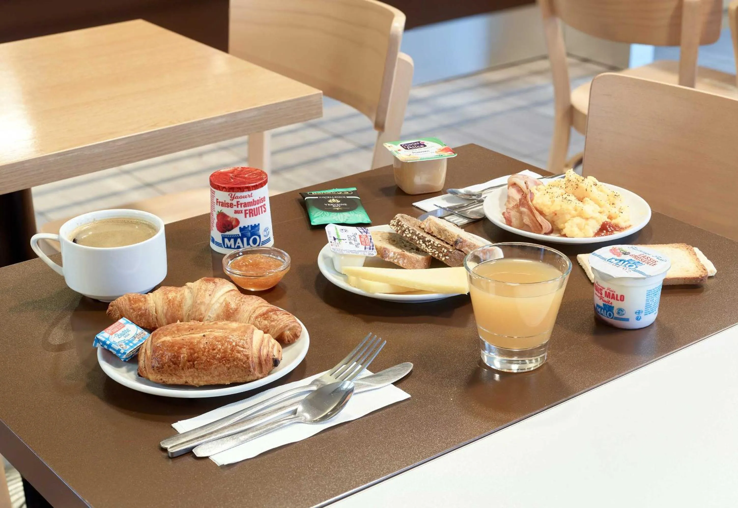 Breakfast in B&B HOTEL Noisy-le-Grand