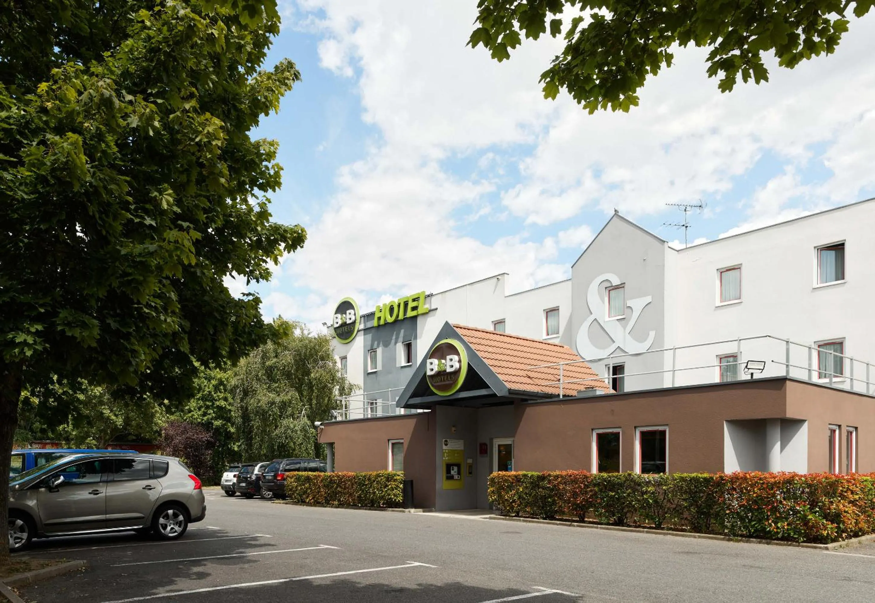 Property building in B&B HOTEL Noisy-le-Grand