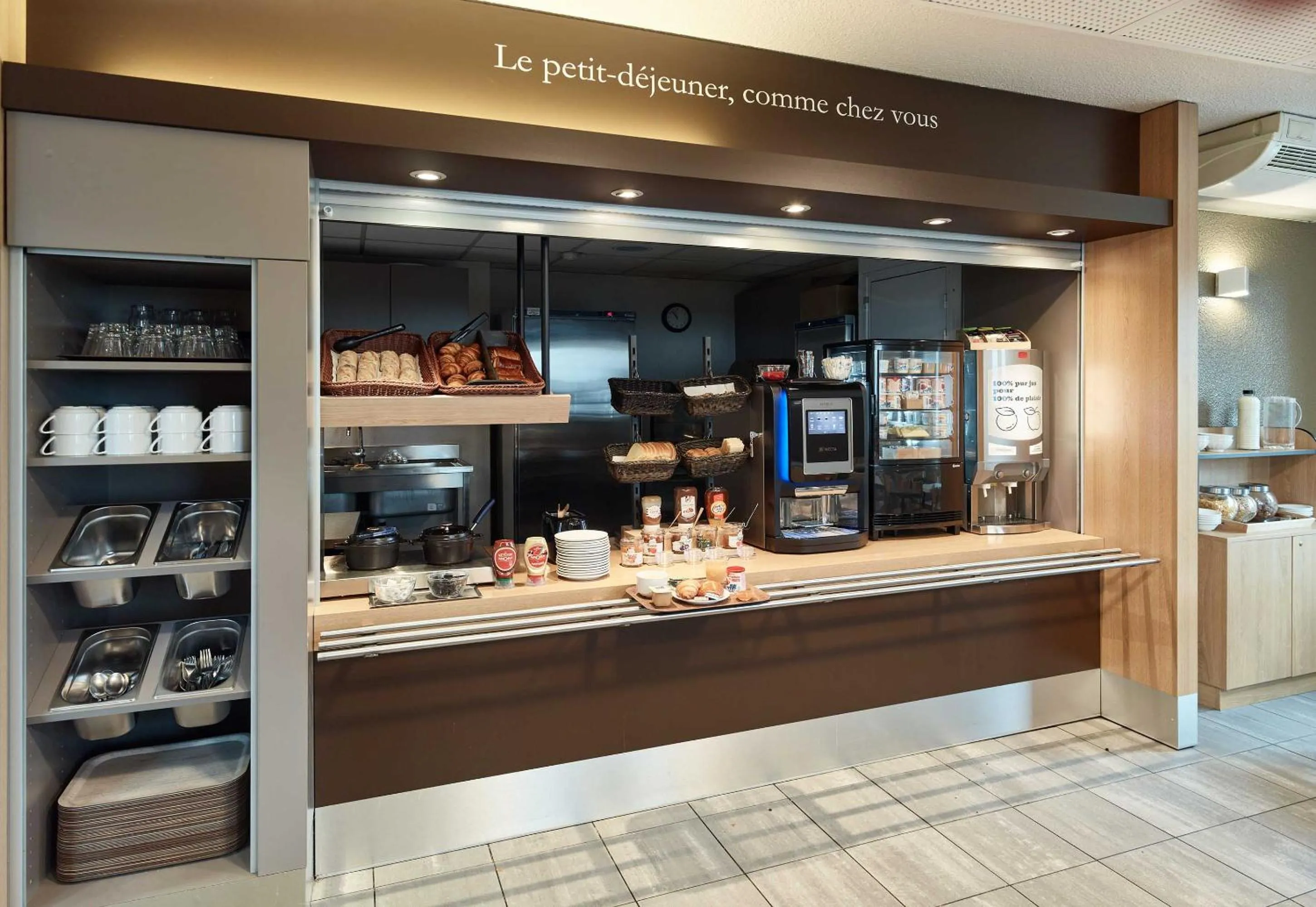 Breakfast in B&B HOTEL Noisy-le-Grand