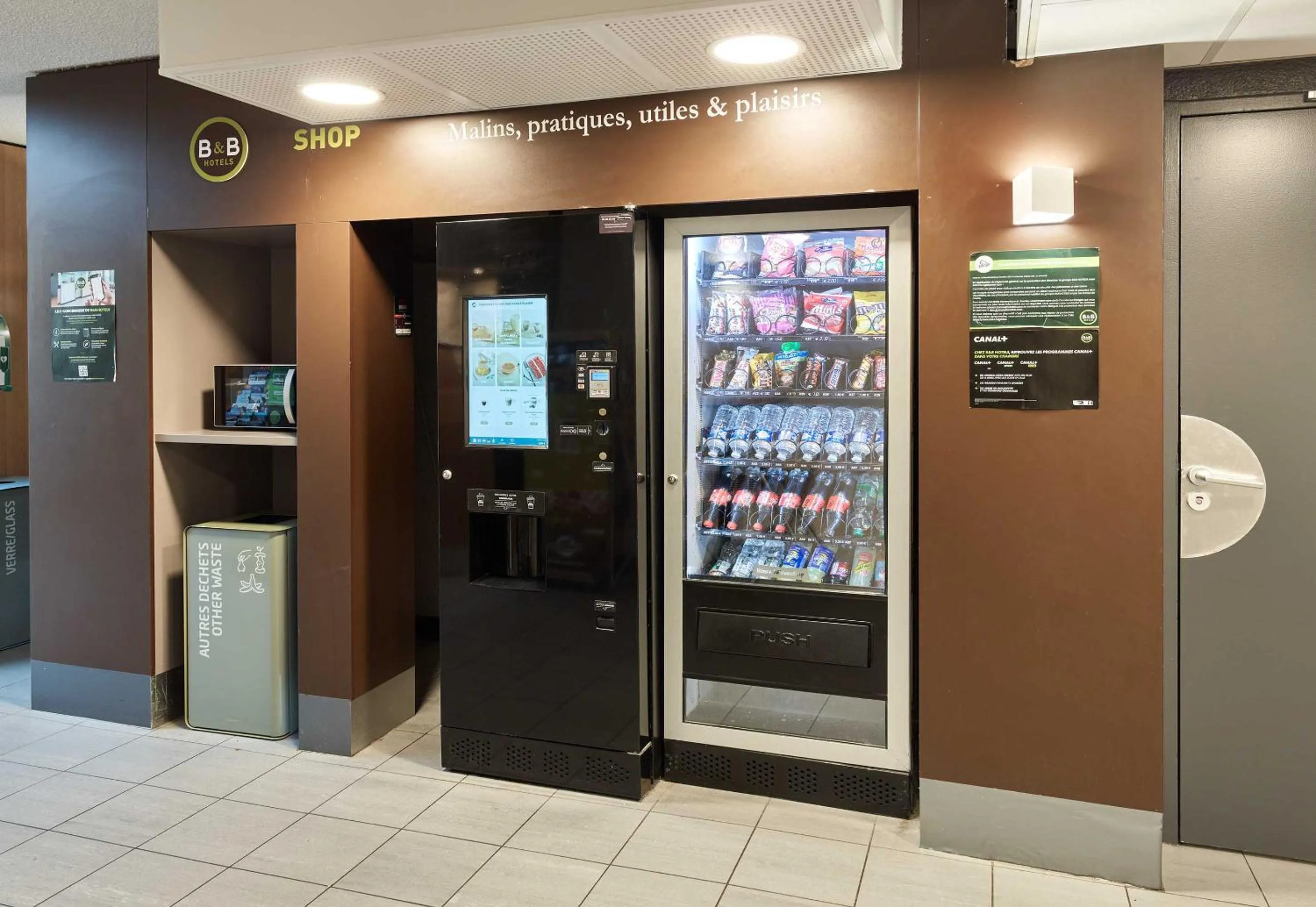 vending machine in B&B HOTEL Noisy-le-Grand