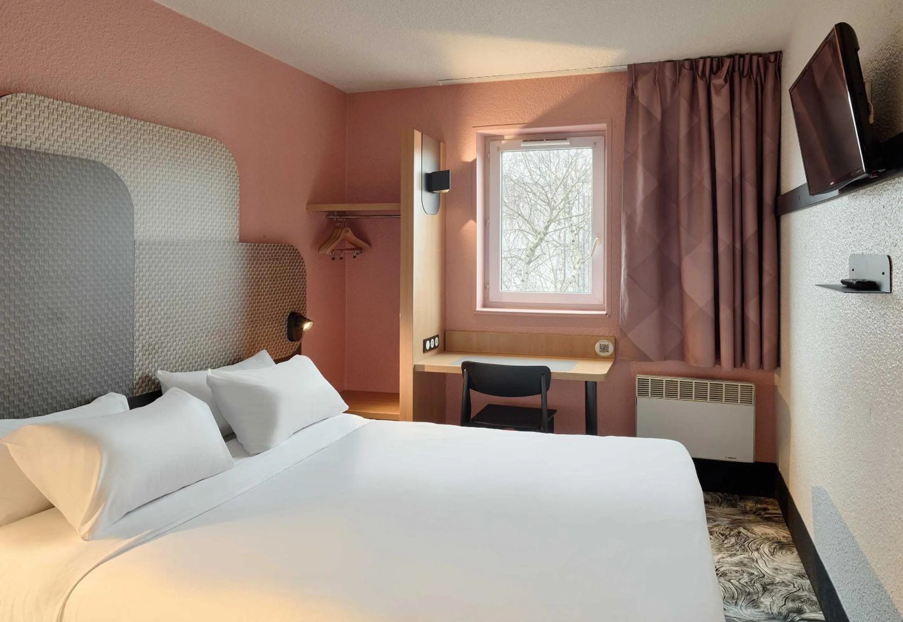 Bedroom, Bed in B&B HOTEL Noisy-le-Grand