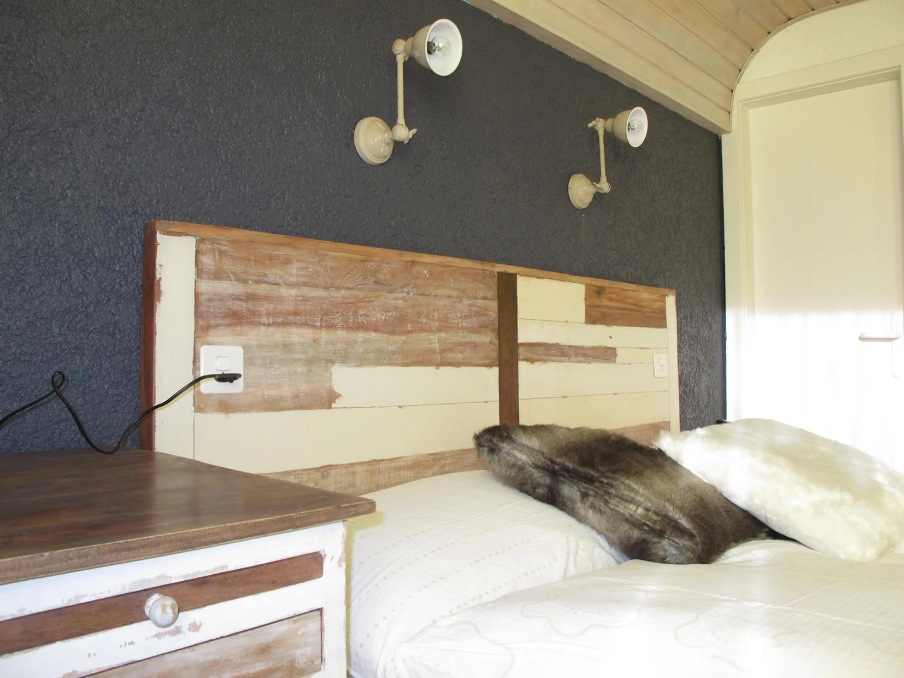 Decorative detail, Bed in Hotel du Lac