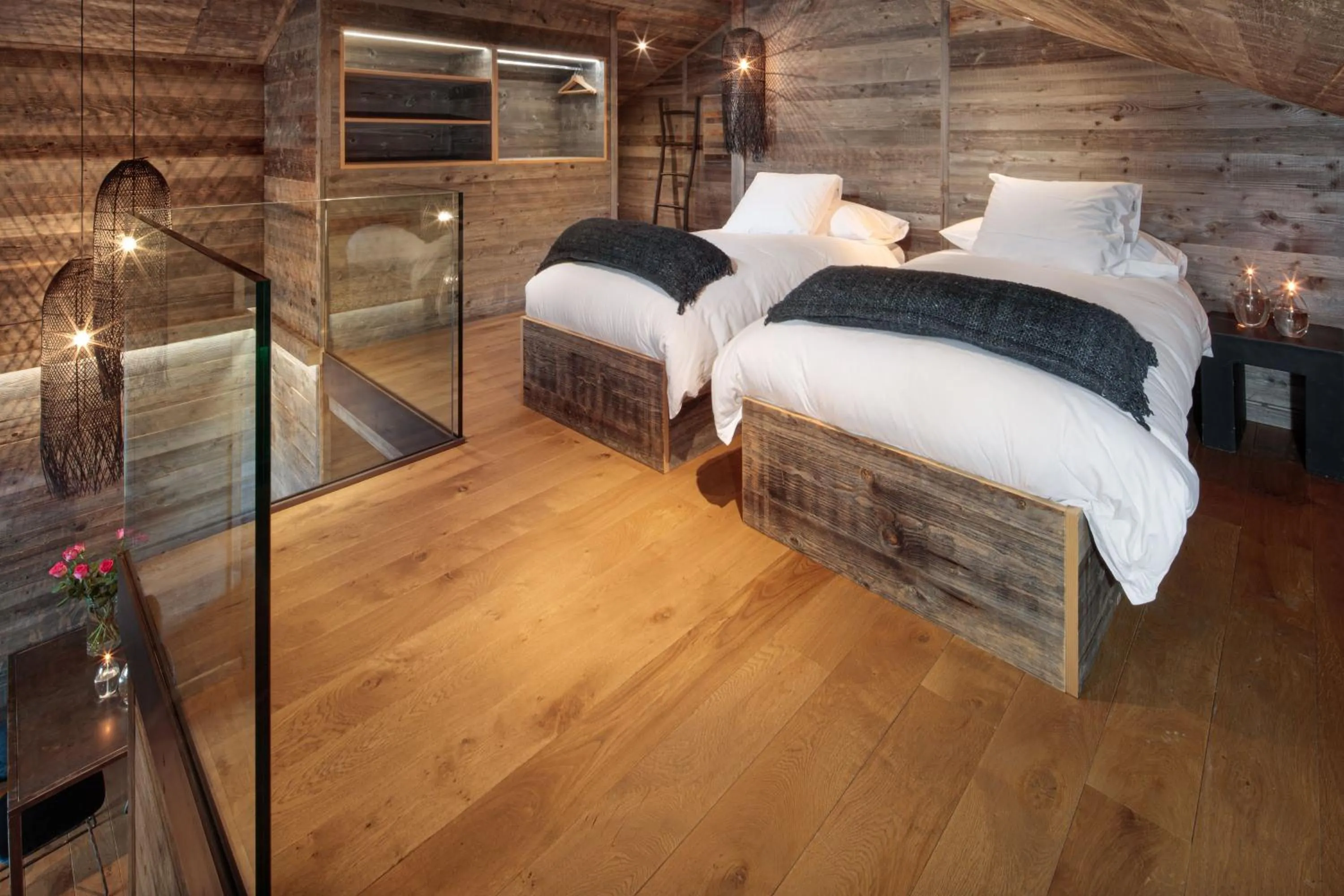 Bed in Hostellerie du Pas de l'Ours "Relais et Châteaux"