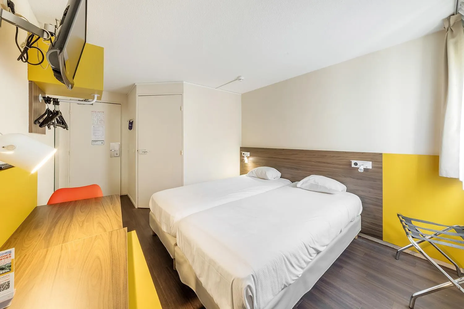Bedroom, Bed in Comfort Hotel Lille Lomme