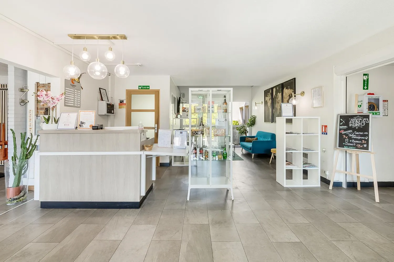 Lobby or reception in Comfort Hotel Lille Lomme