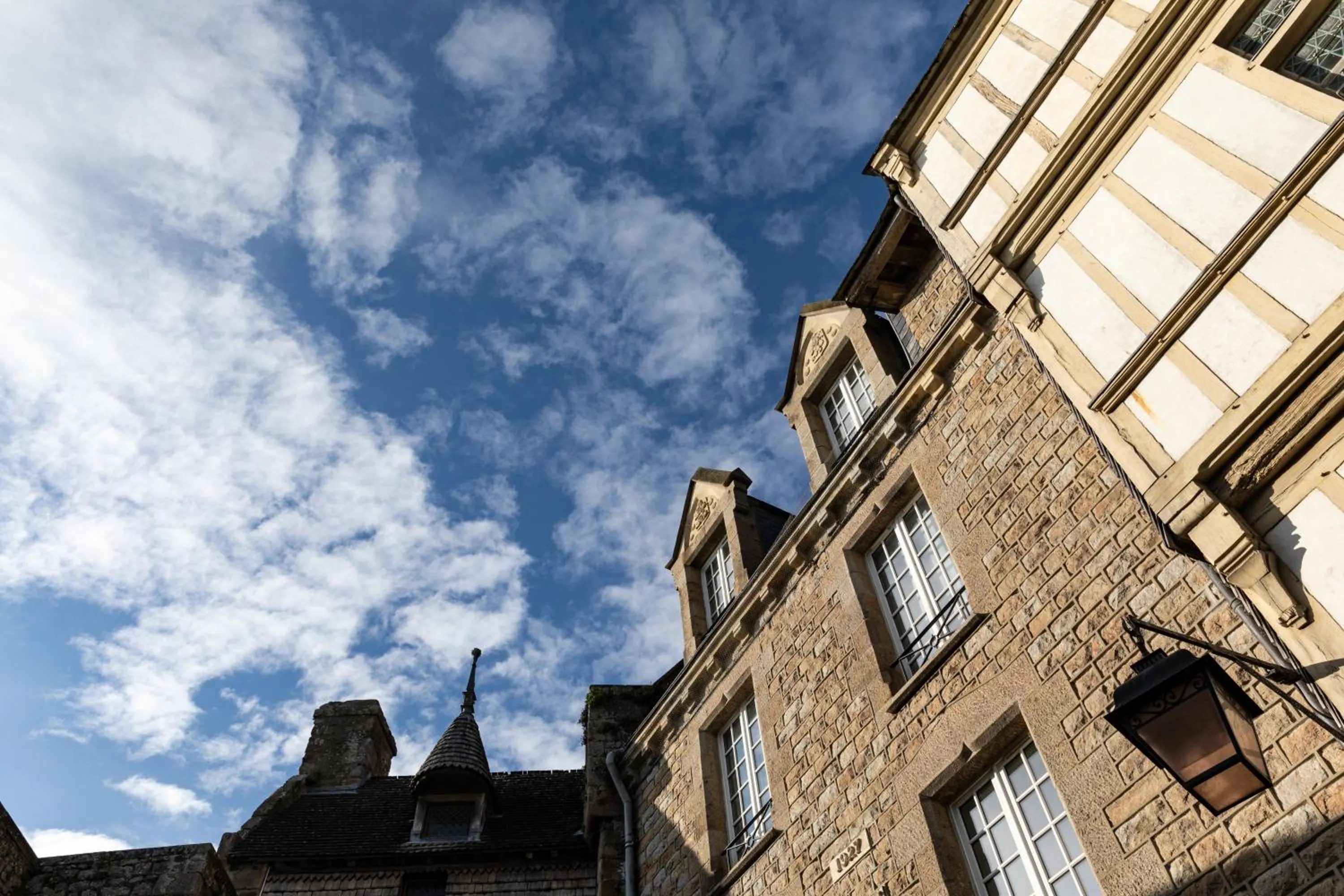 Property building in Le Mouton Blanc