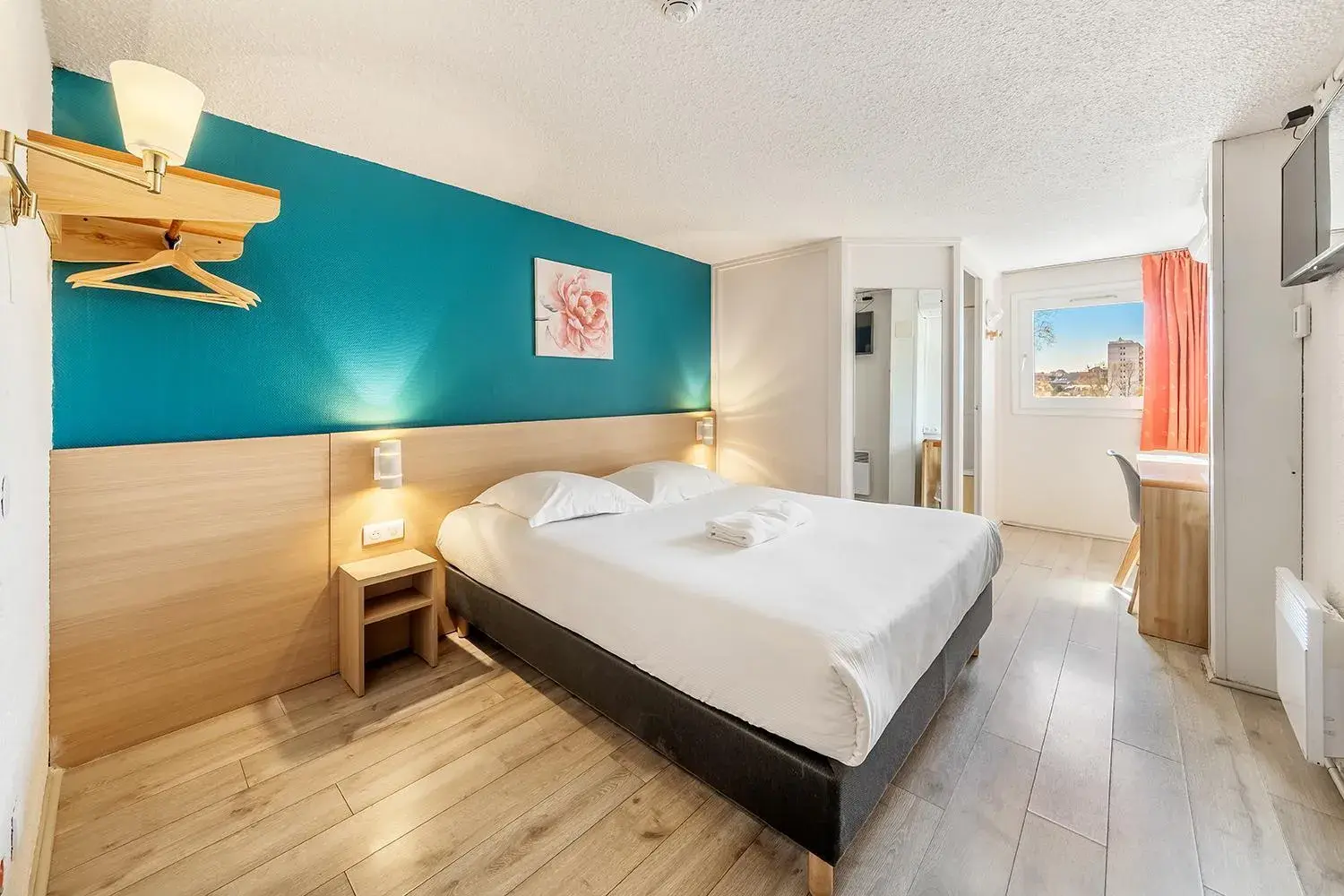 Queen Room in Comfort Hotel Montlucon Queen Room in Comfort Hotel Montlucon