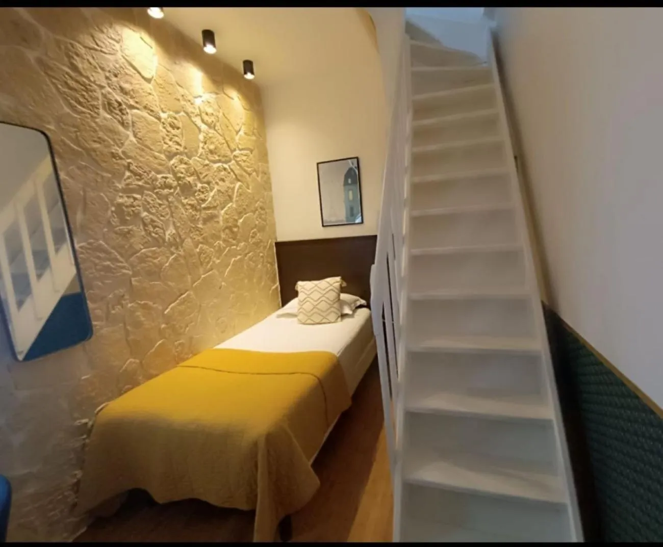 Bed in Hôtel Bonne Nouvelle