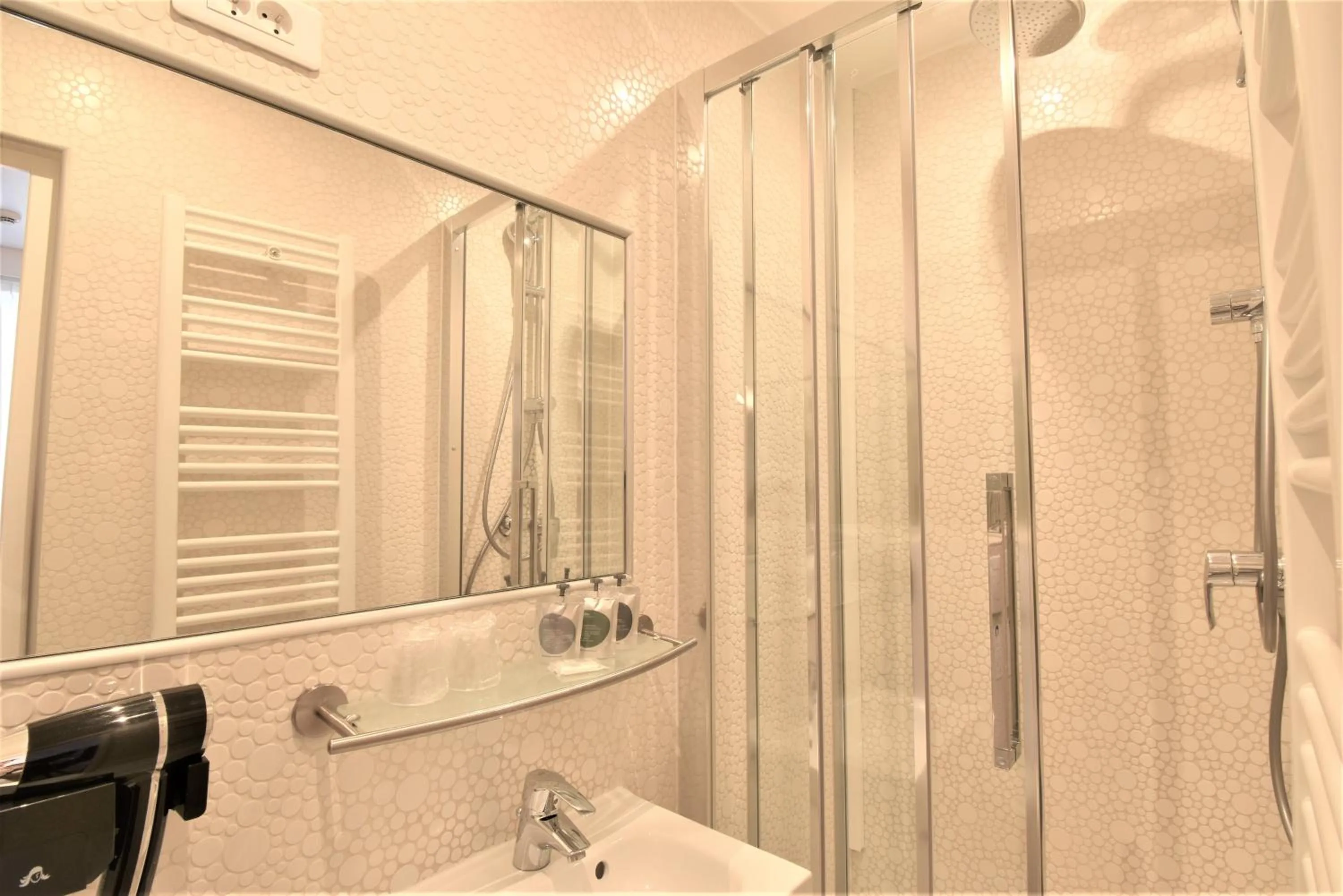 Bathroom in Hôtel Bonne Nouvelle