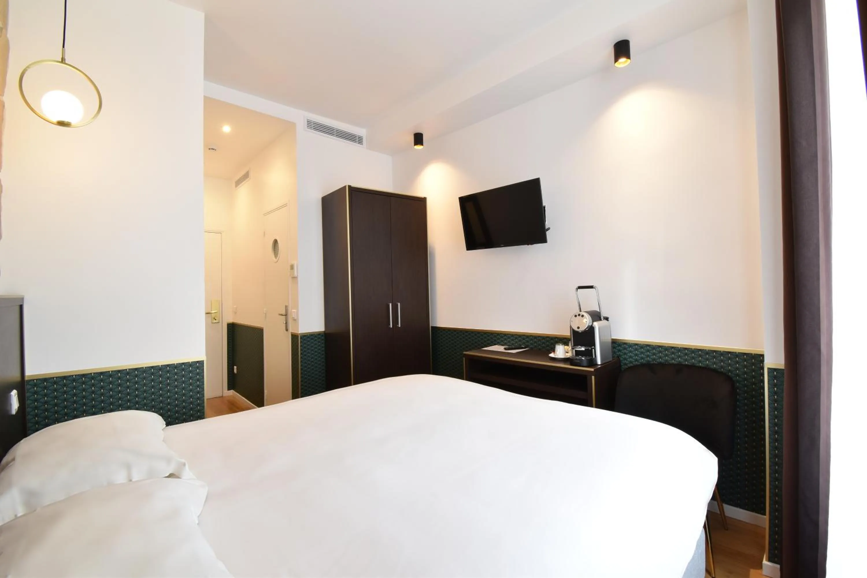 Bed in Hôtel Bonne Nouvelle