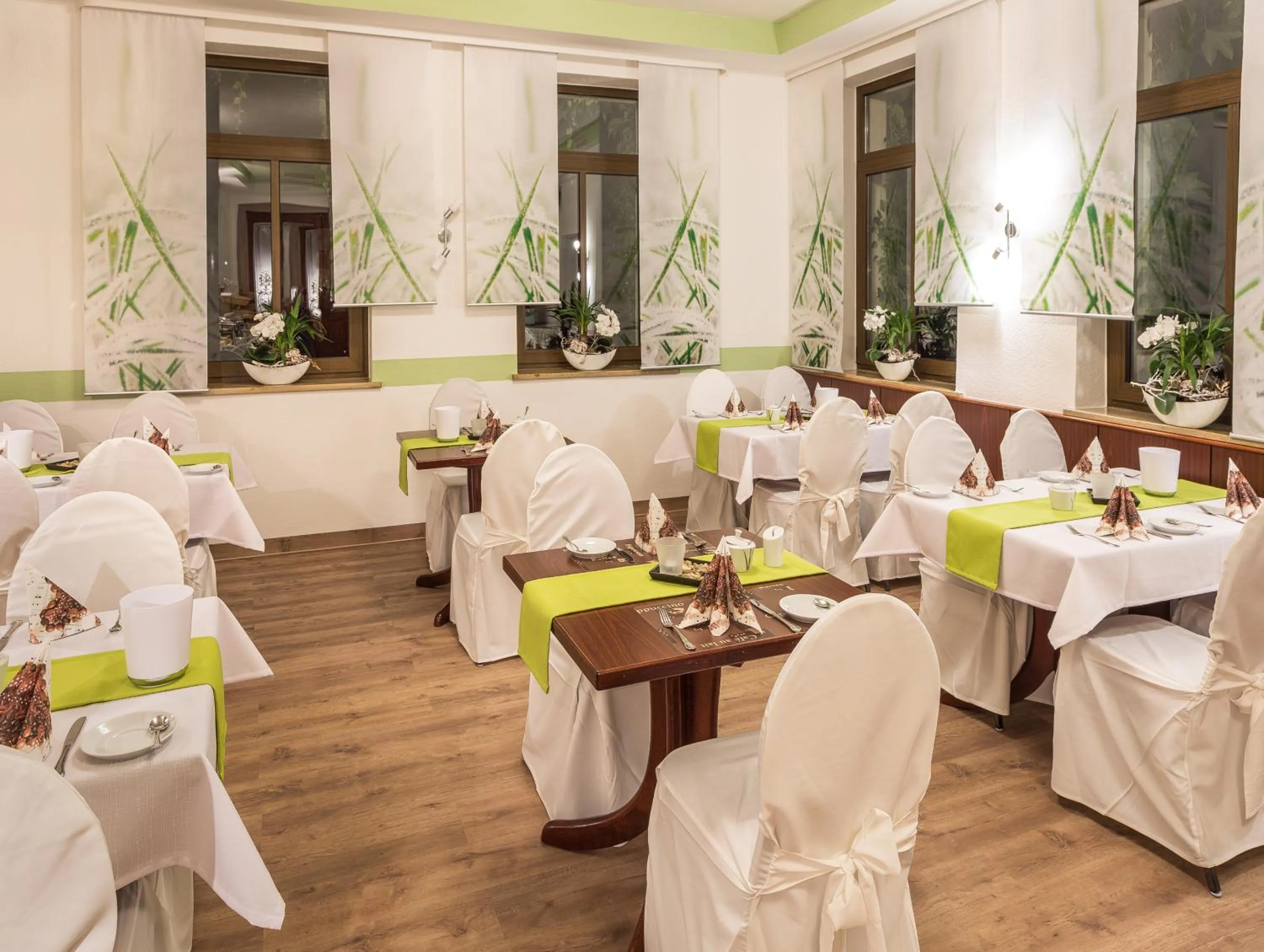 Buffet breakfast in Hotel Am Markt