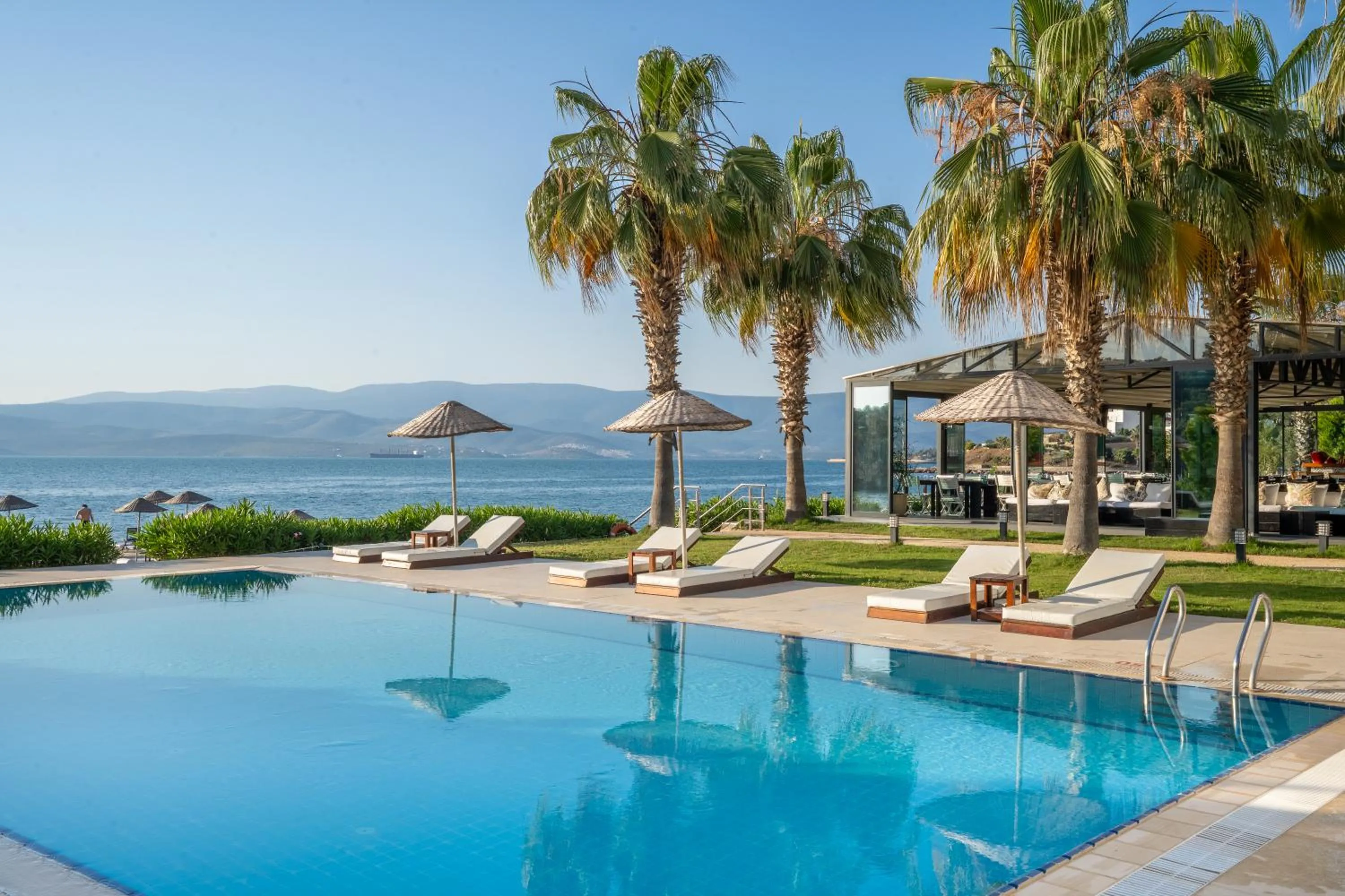 Swimming pool in Med-Inn Hotel