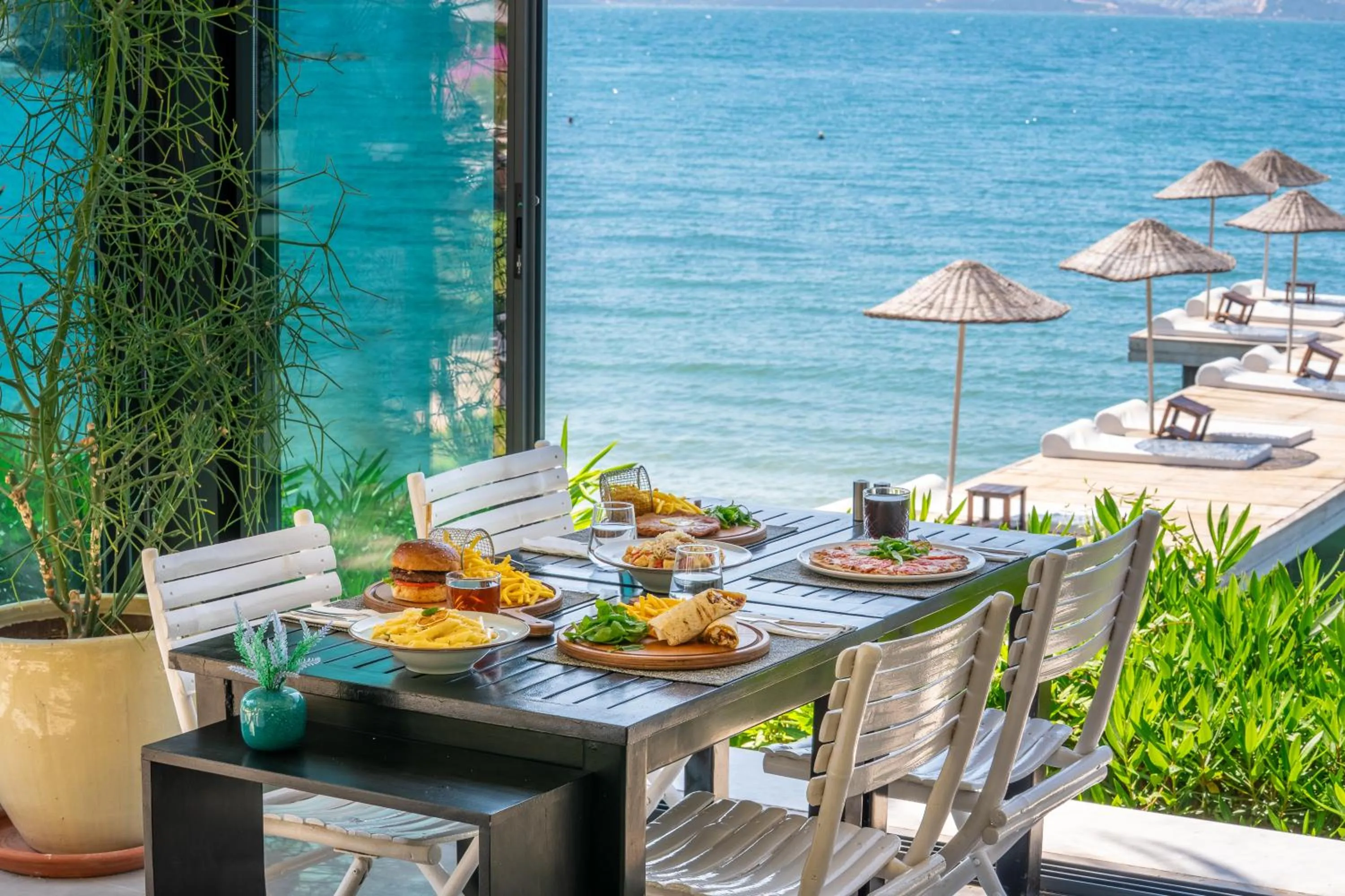 Restaurant/places to eat in Med-Inn Hotel