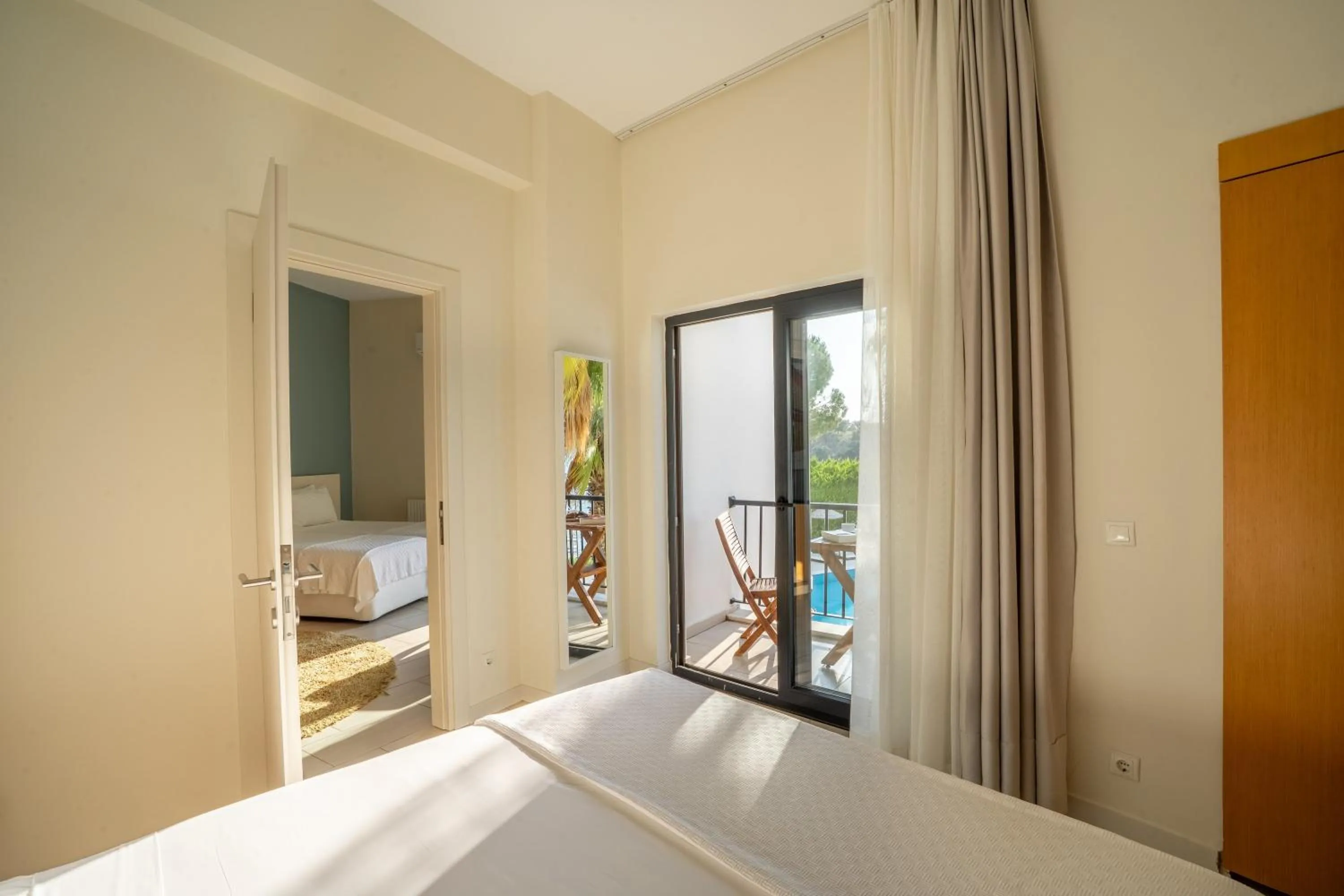 Bedroom, Bed in Med-Inn Hotel