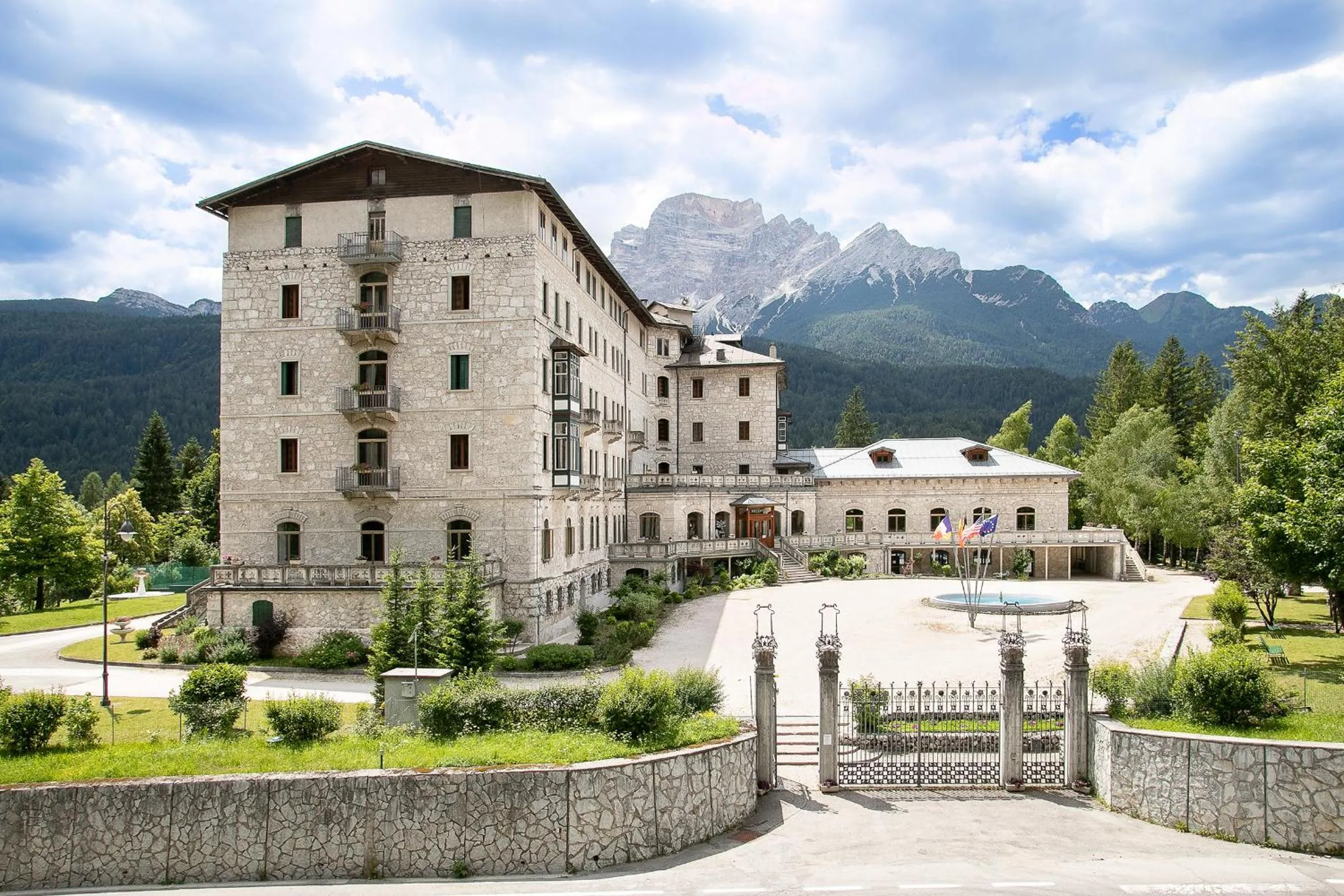Facade/entrance in TH Borca di Cadore - Park Hotel Des Dolomites