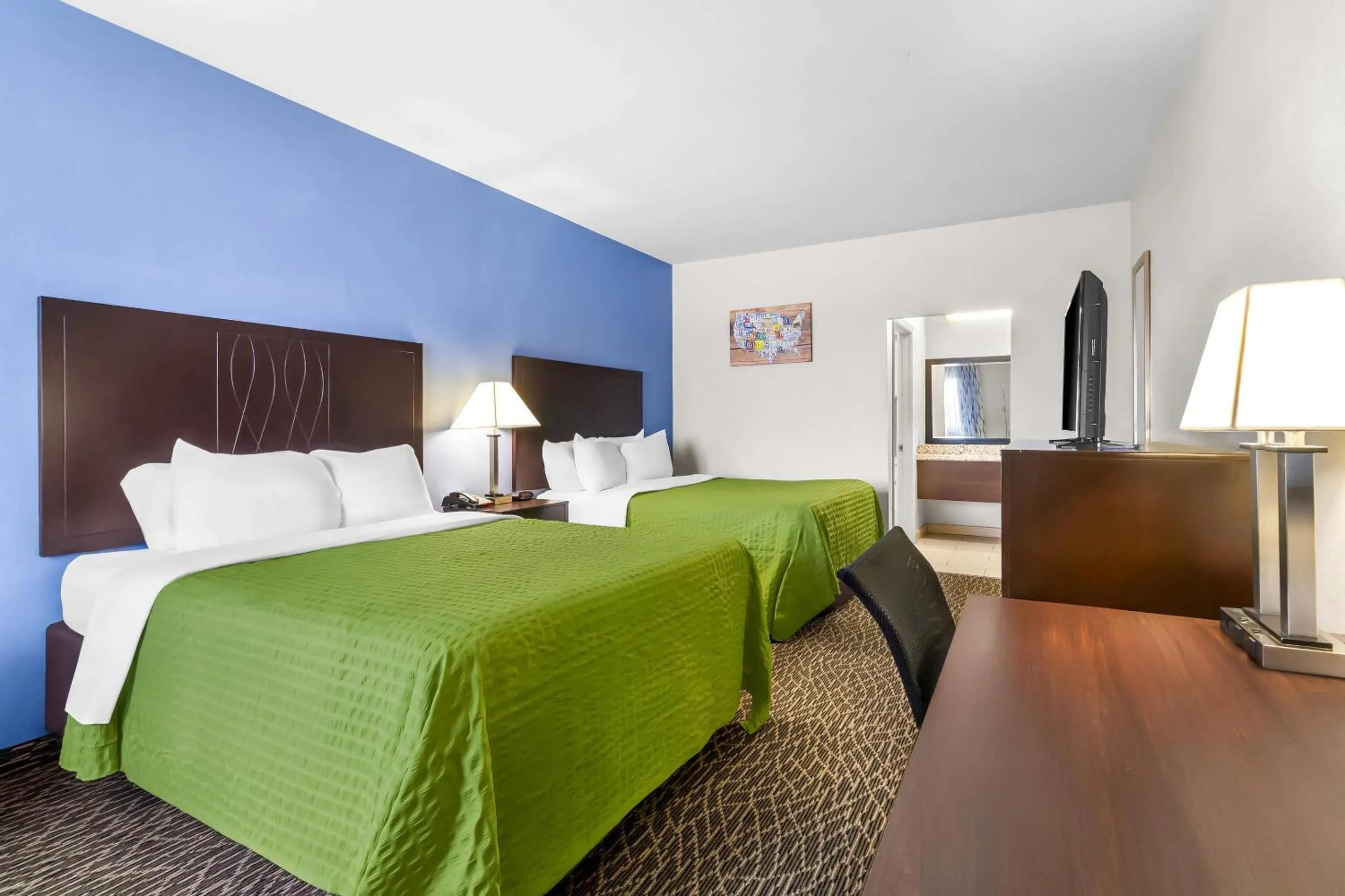 Bedroom, Bed in Econo Lodge