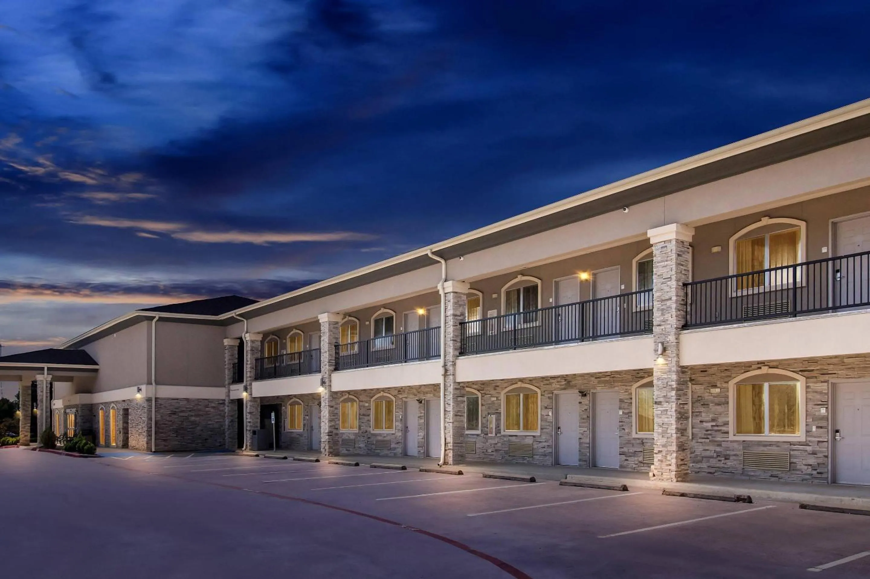 Property building in Econo Lodge