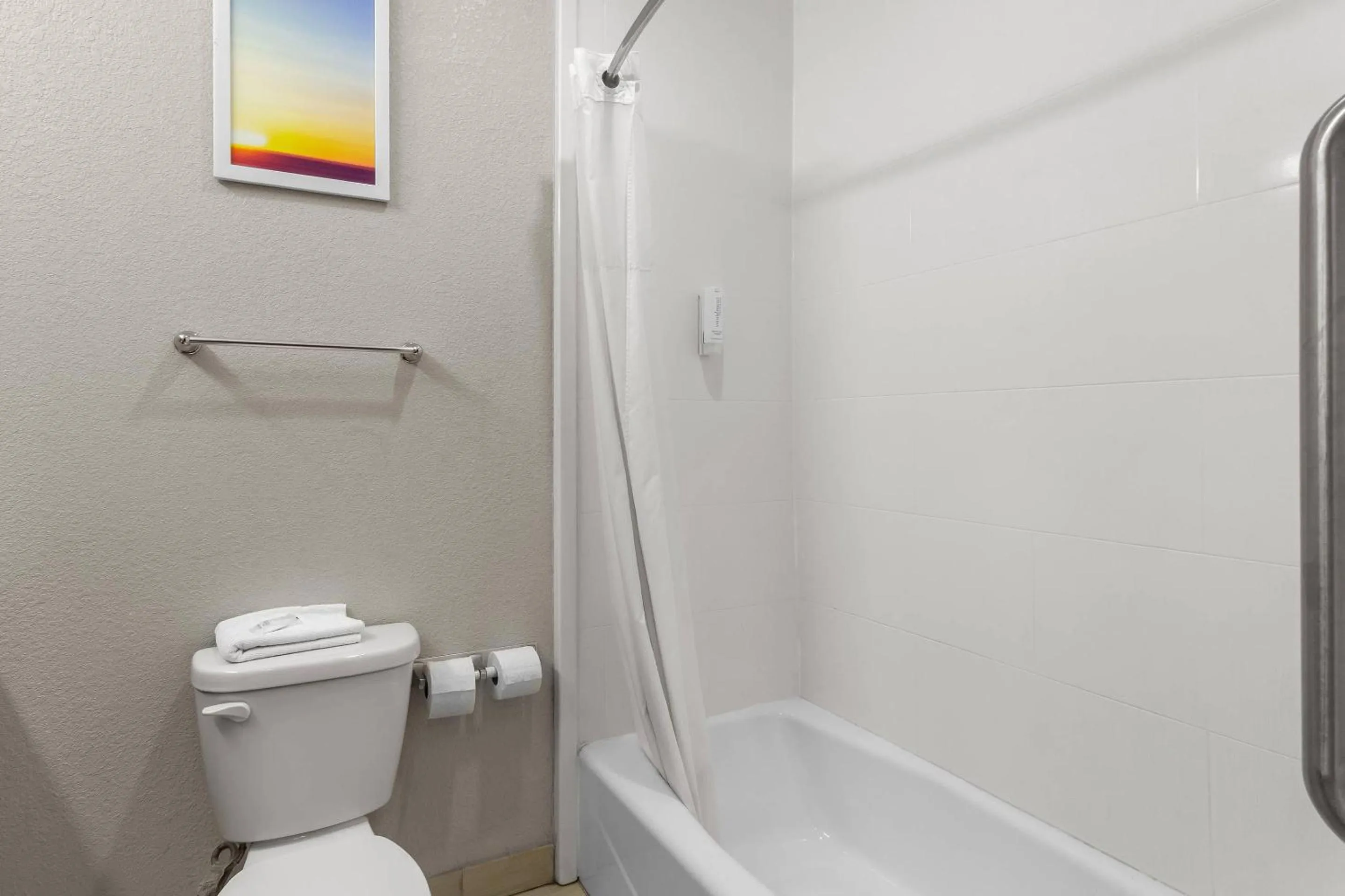 Bedroom in Econo Lodge