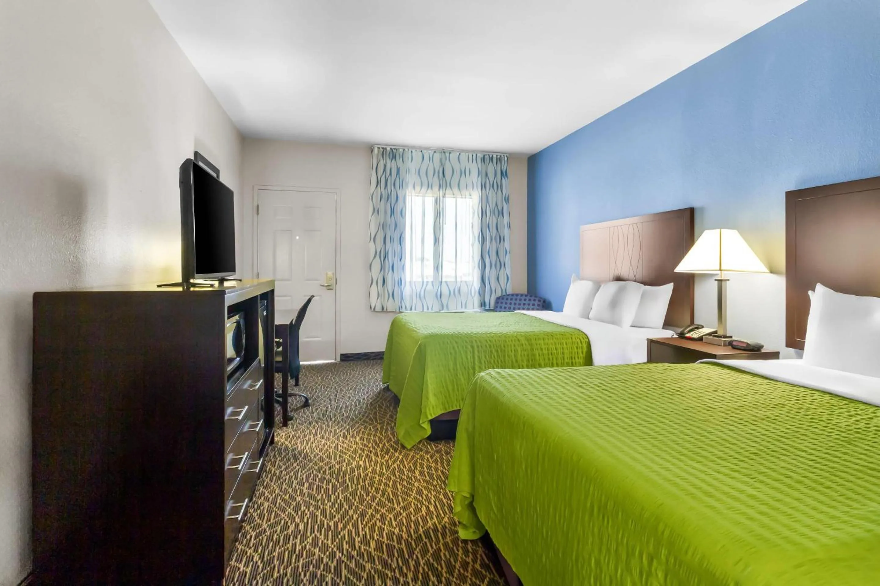 Bedroom, Bed in Econo Lodge