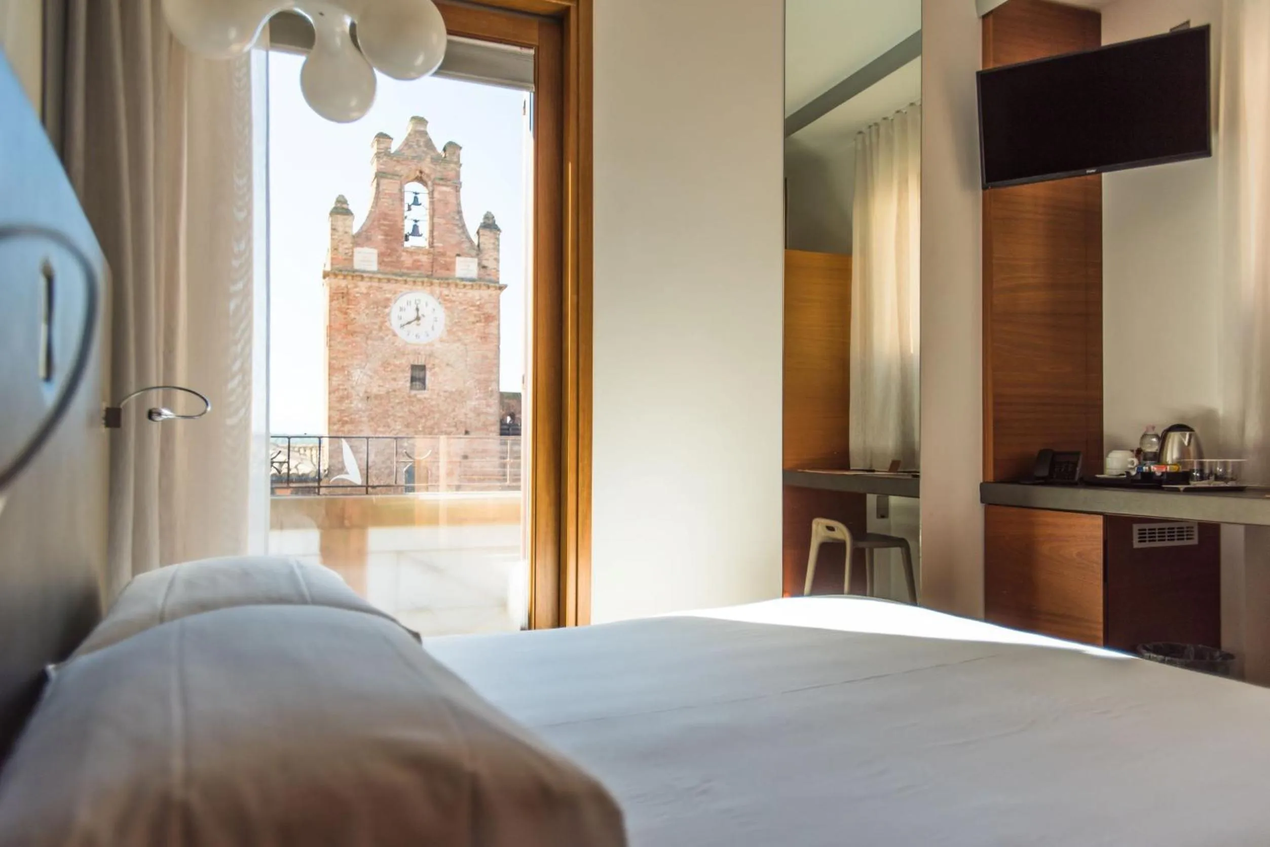 Photo of the whole room, Bed in La Loggia Historic Resort