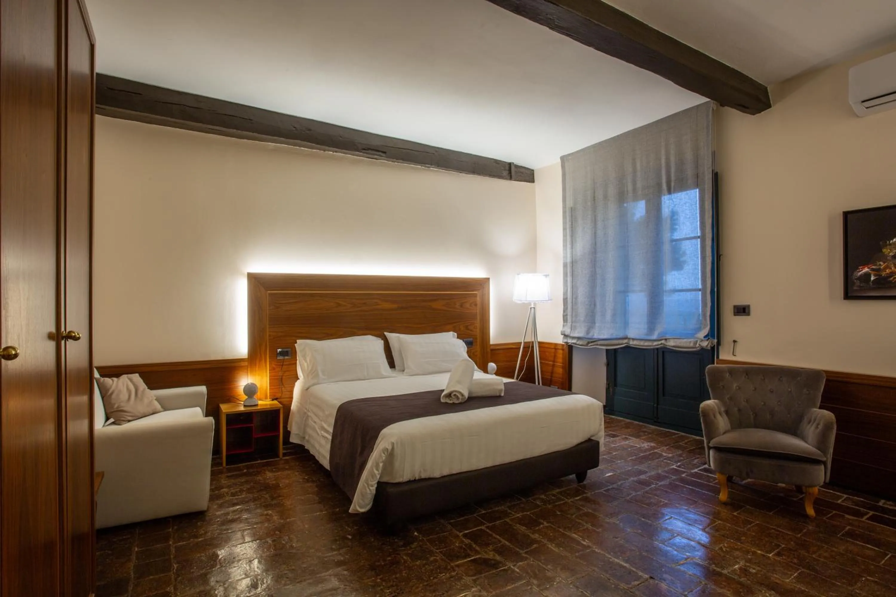 Photo of the whole room, Bed in La Loggia Historic Resort