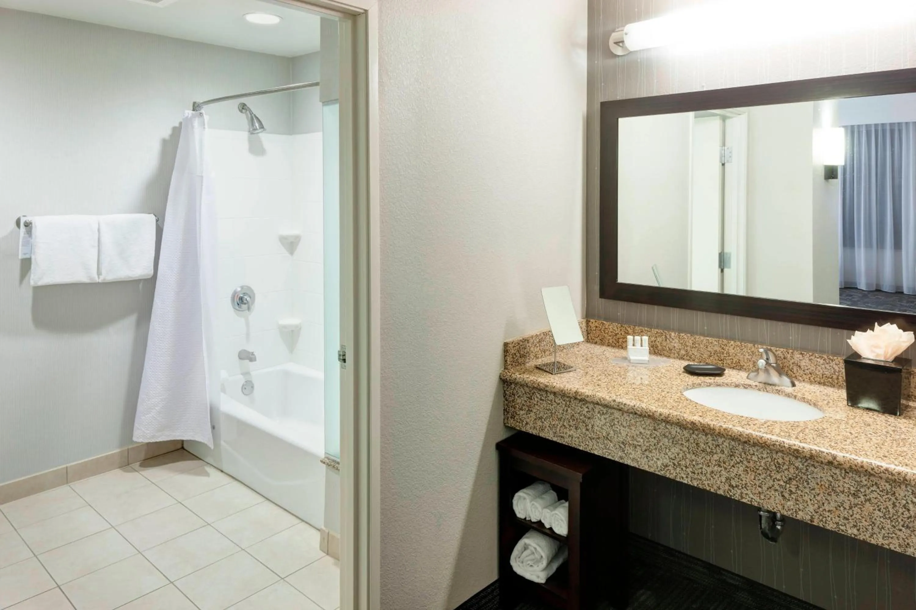 Bathroom in Courtyard by Marriott Franklin Cool Springs