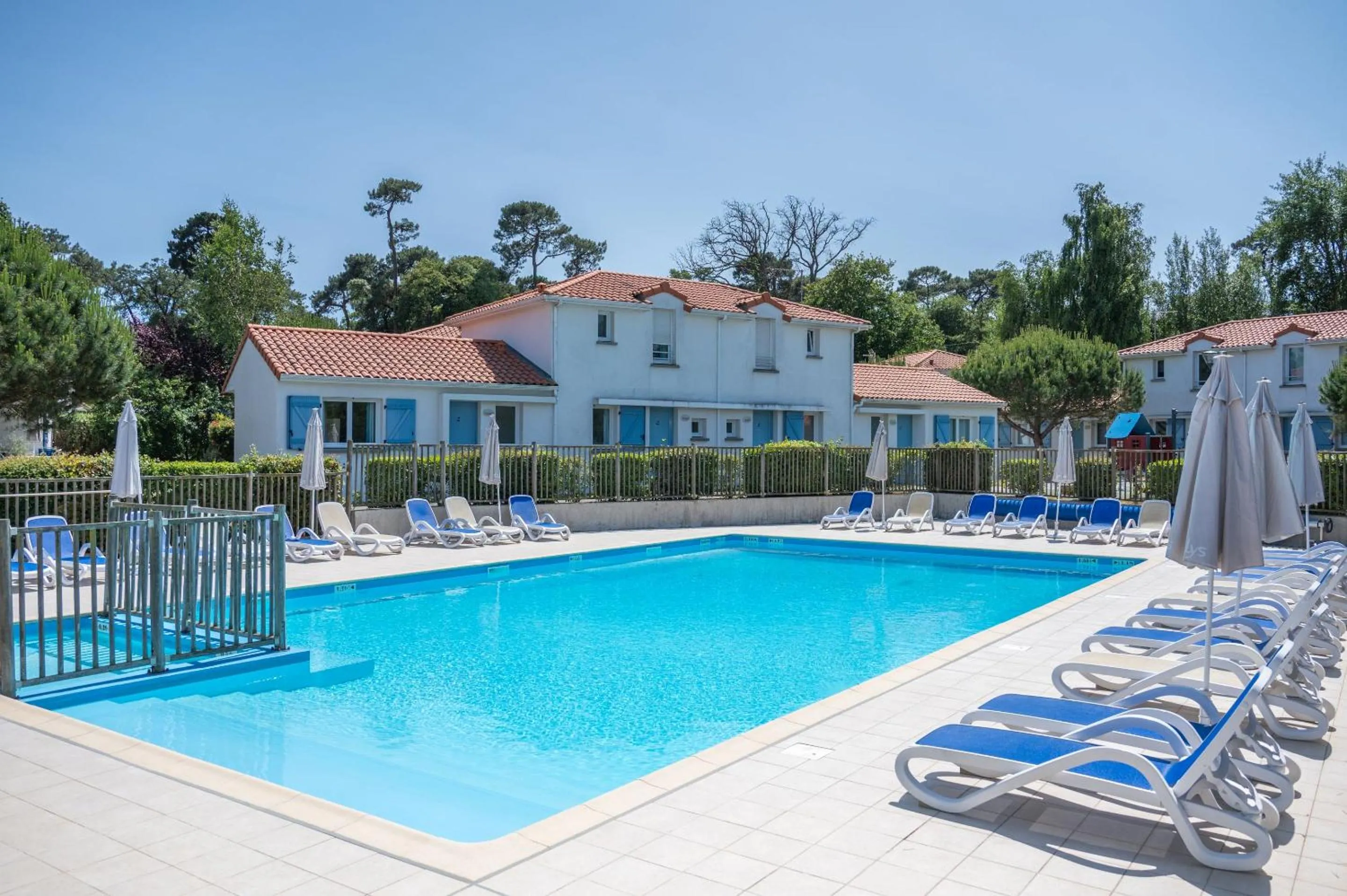 Swimming pool in Résidence Odalys Le Domaine de l'Océan