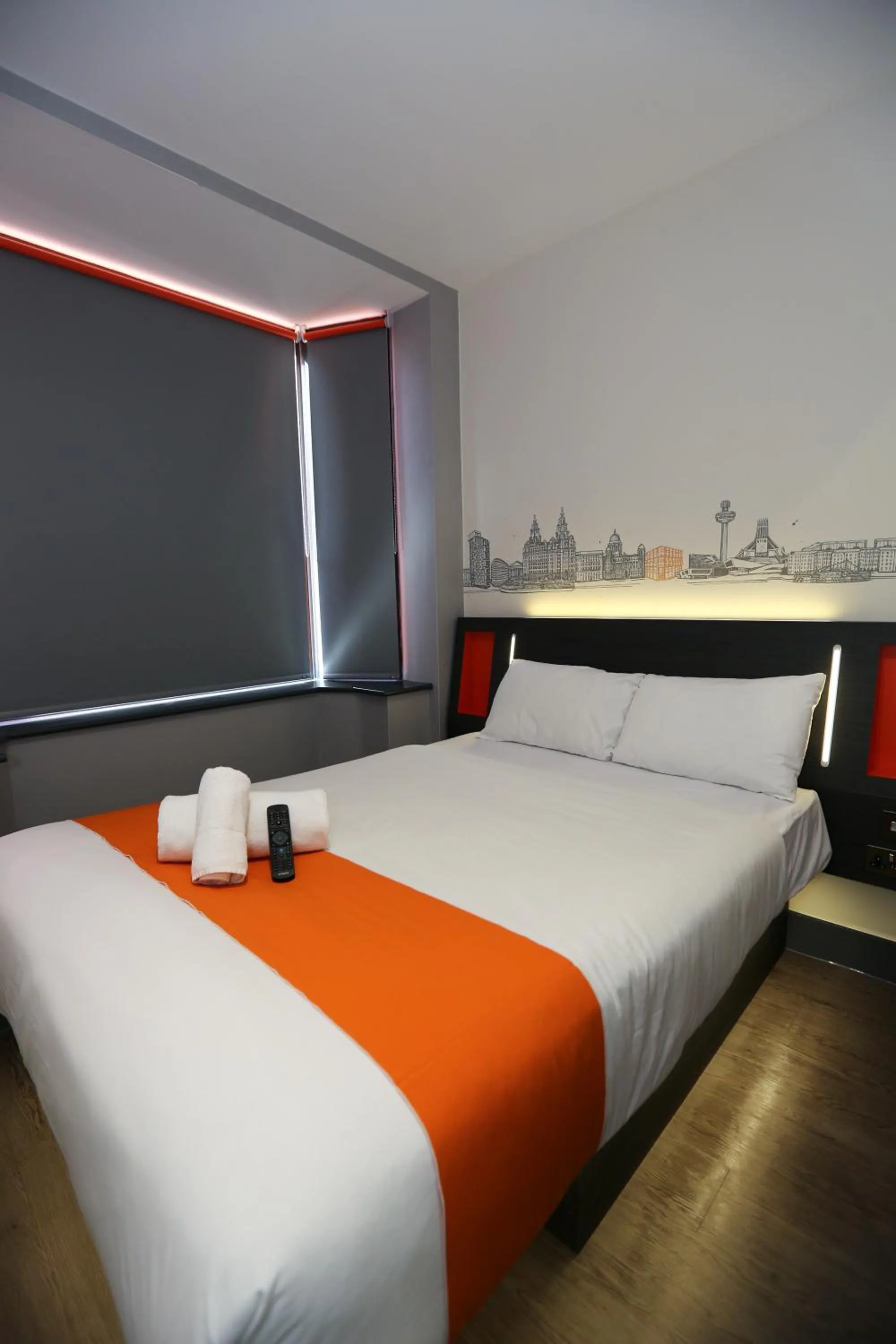 Bedroom, Bed in easyHotel Liverpool