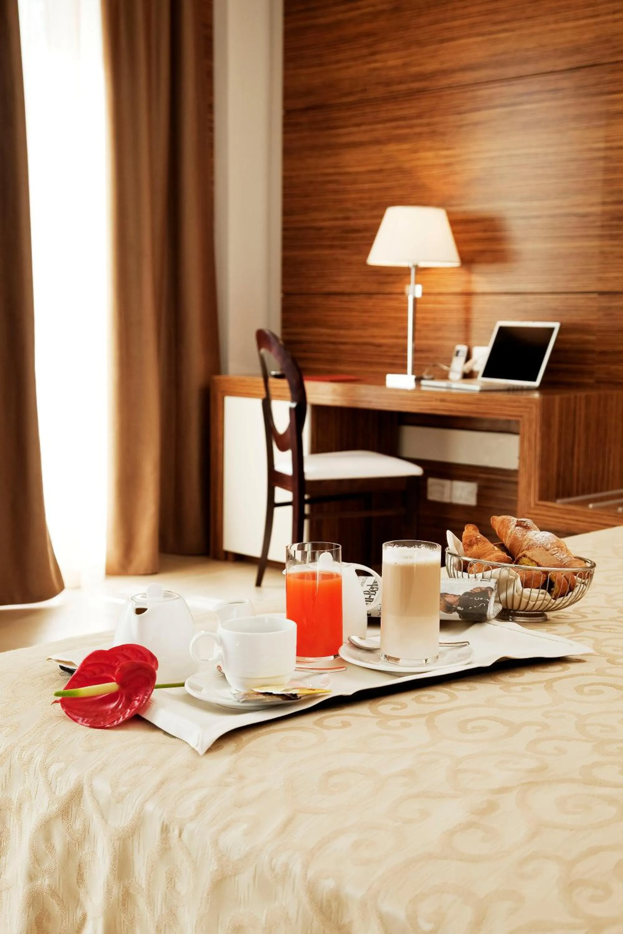 Bedroom, Bed in S Hotel