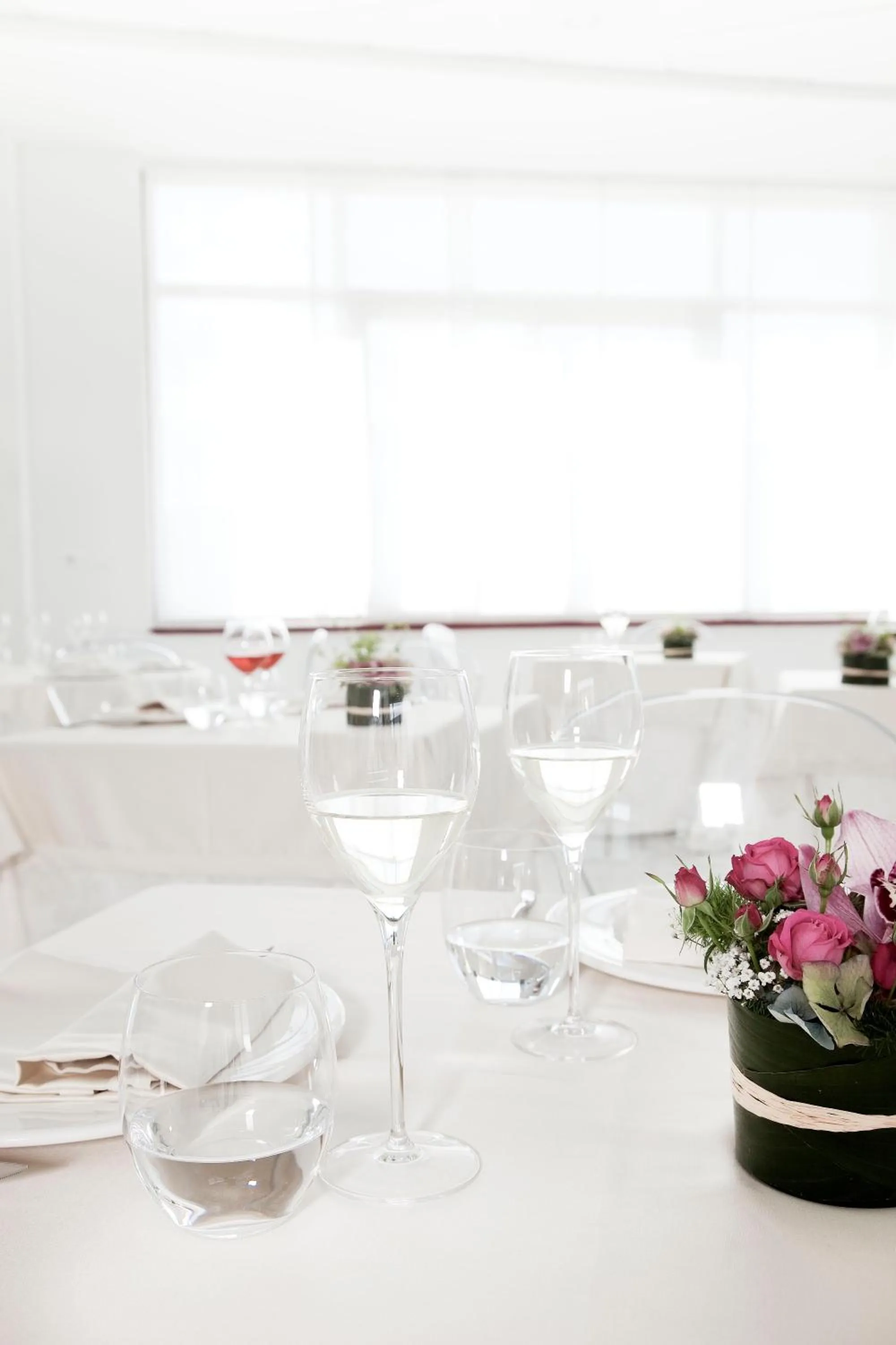 Restaurant/places to eat in S Hotel