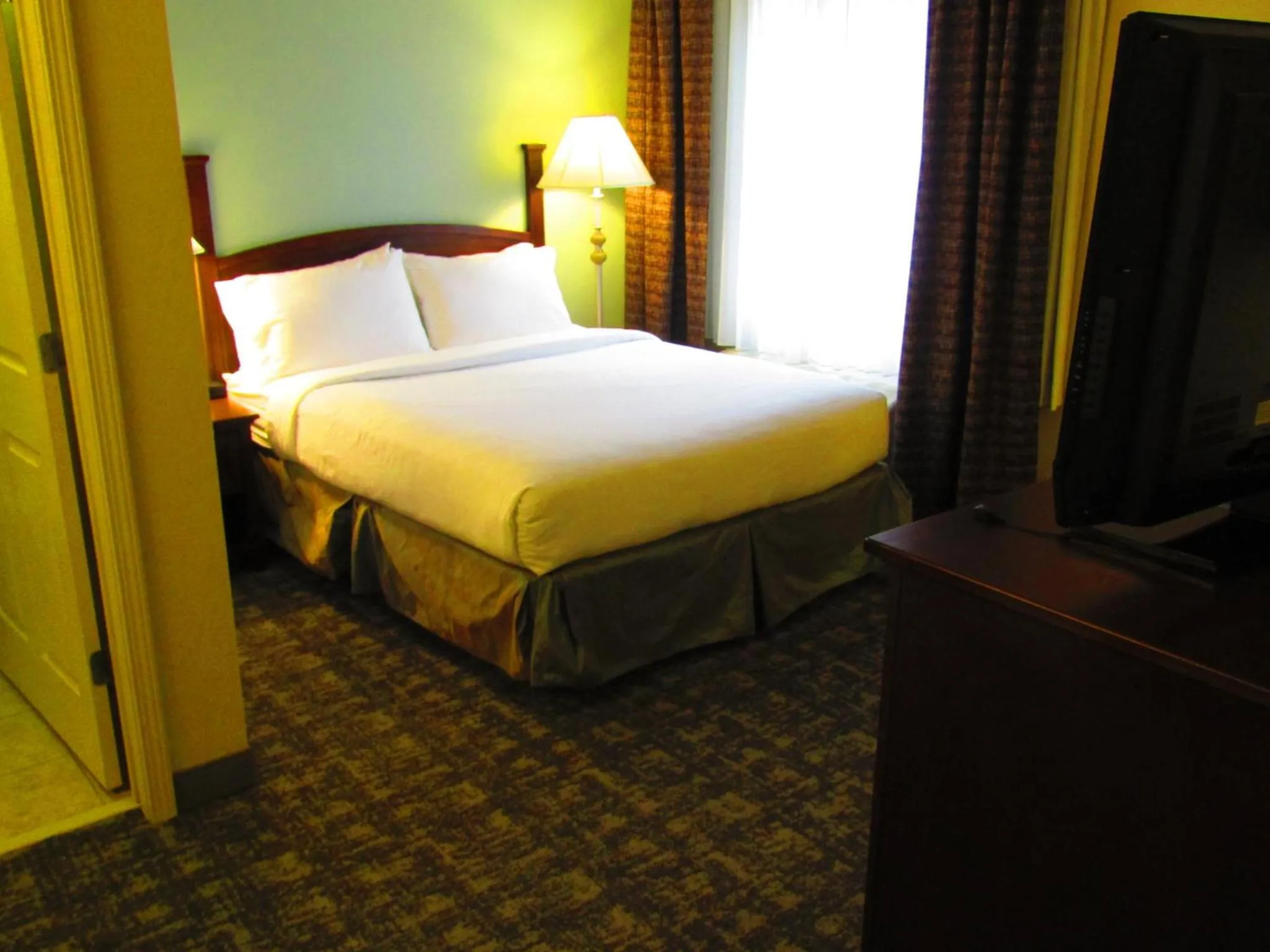 Photo of the whole room, Bed in Staybridge Suites Rochester University by IHG