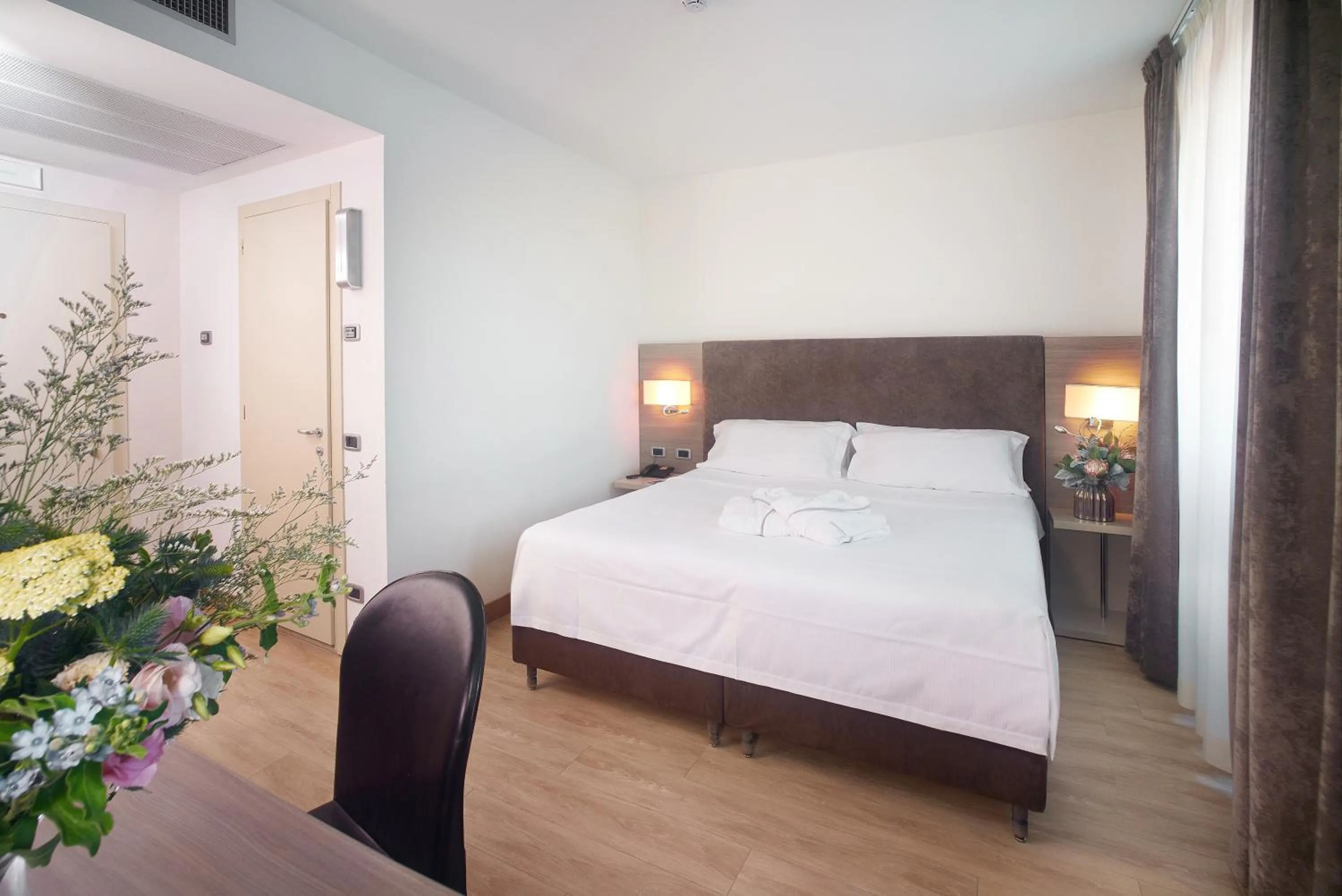 Bedroom, Bed in Hotel Omnia