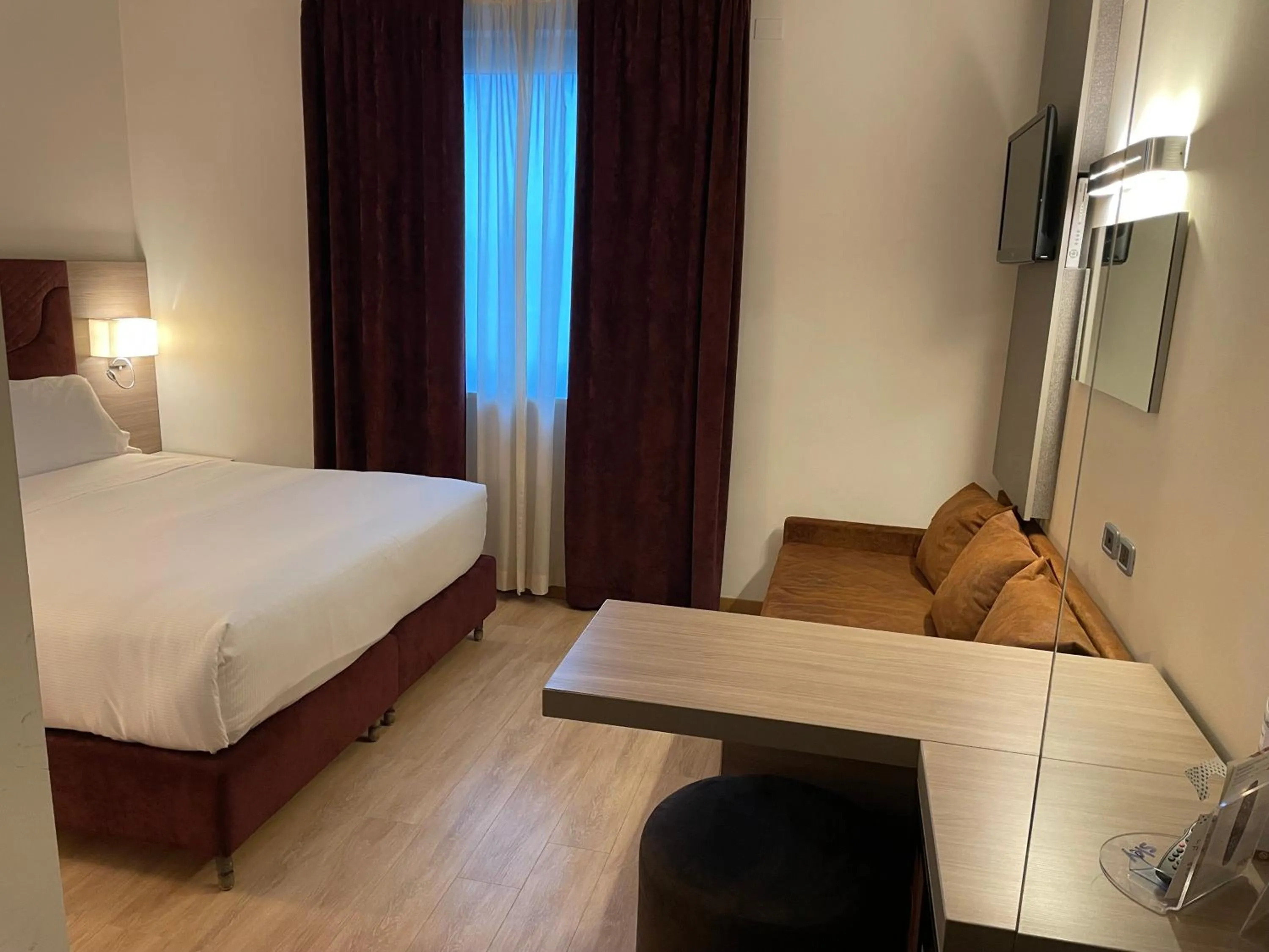 Bedroom, Bed in Hotel Omnia