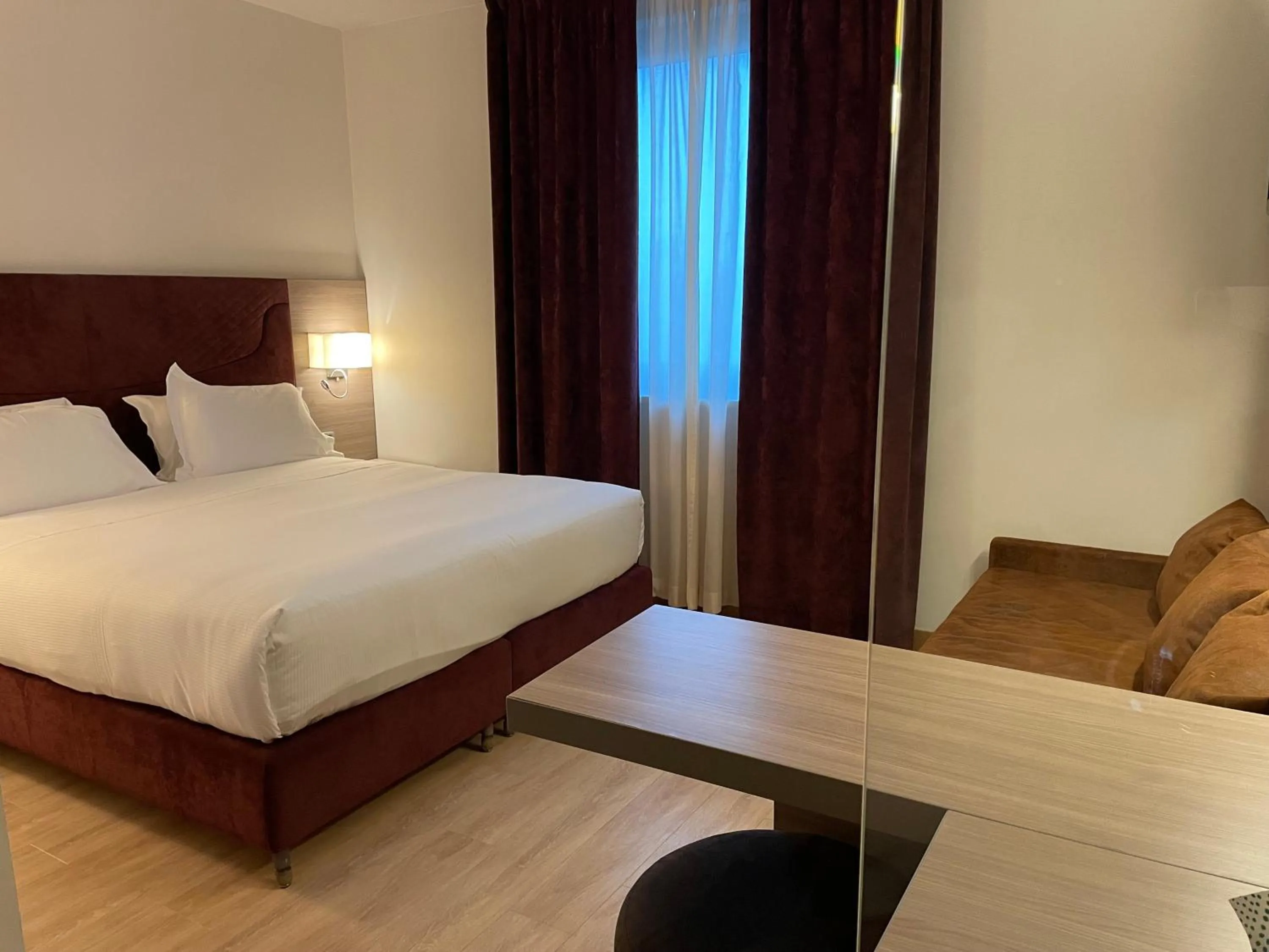 Bedroom, Bed in Hotel Omnia