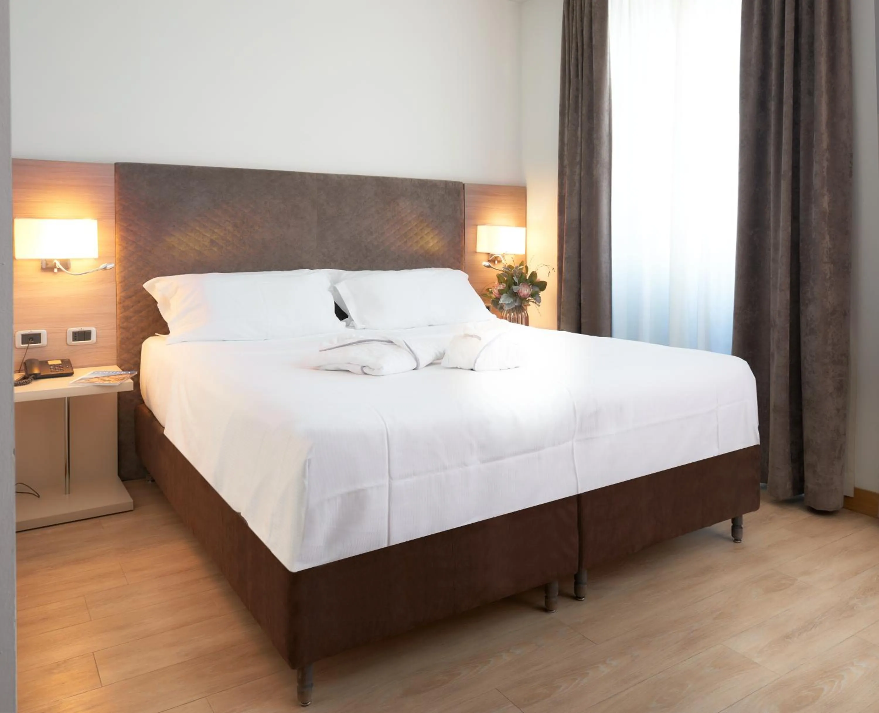 Bedroom, Bed in Hotel Omnia