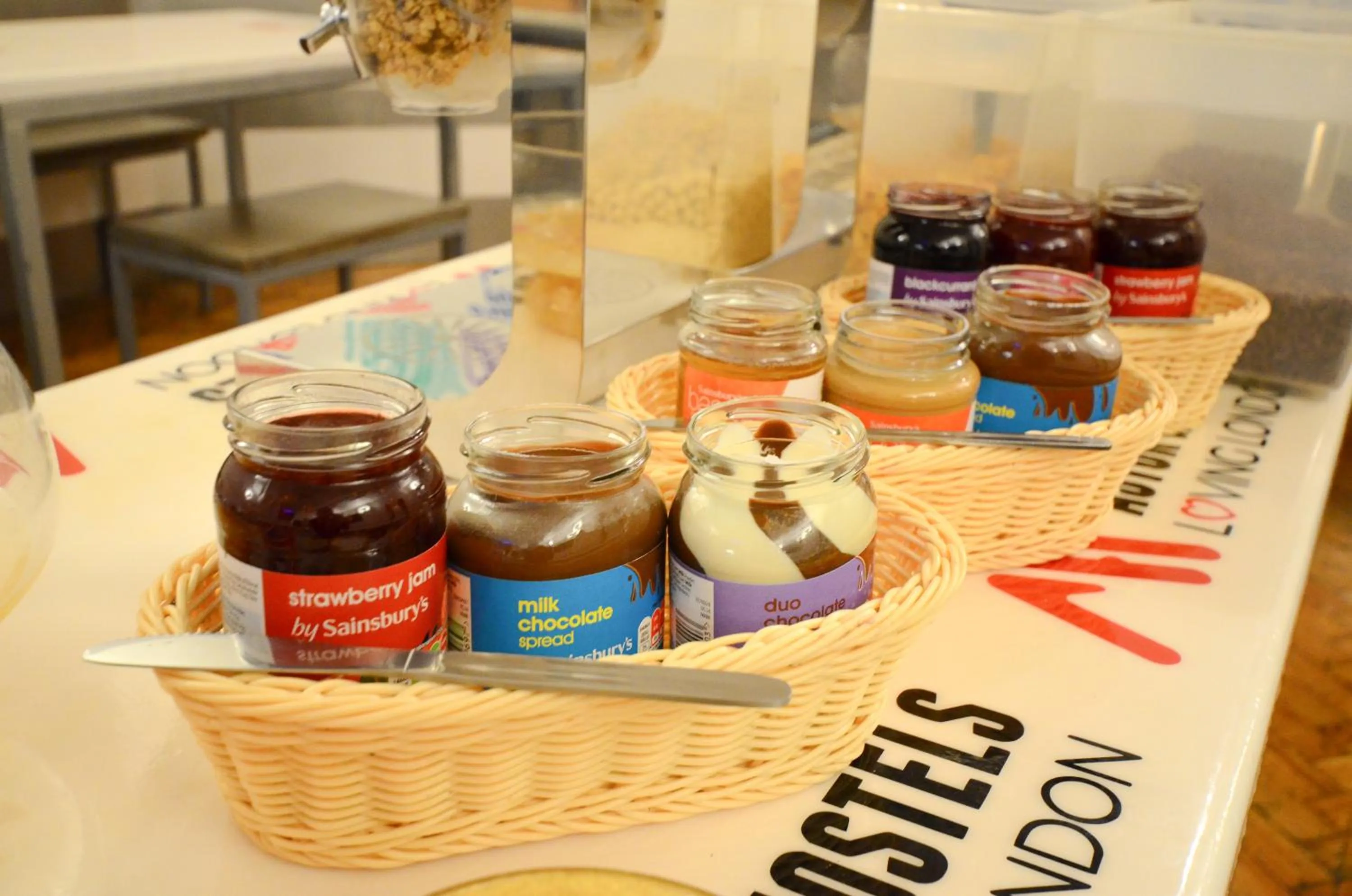 Continental breakfast in Astor Hyde Park Hostel