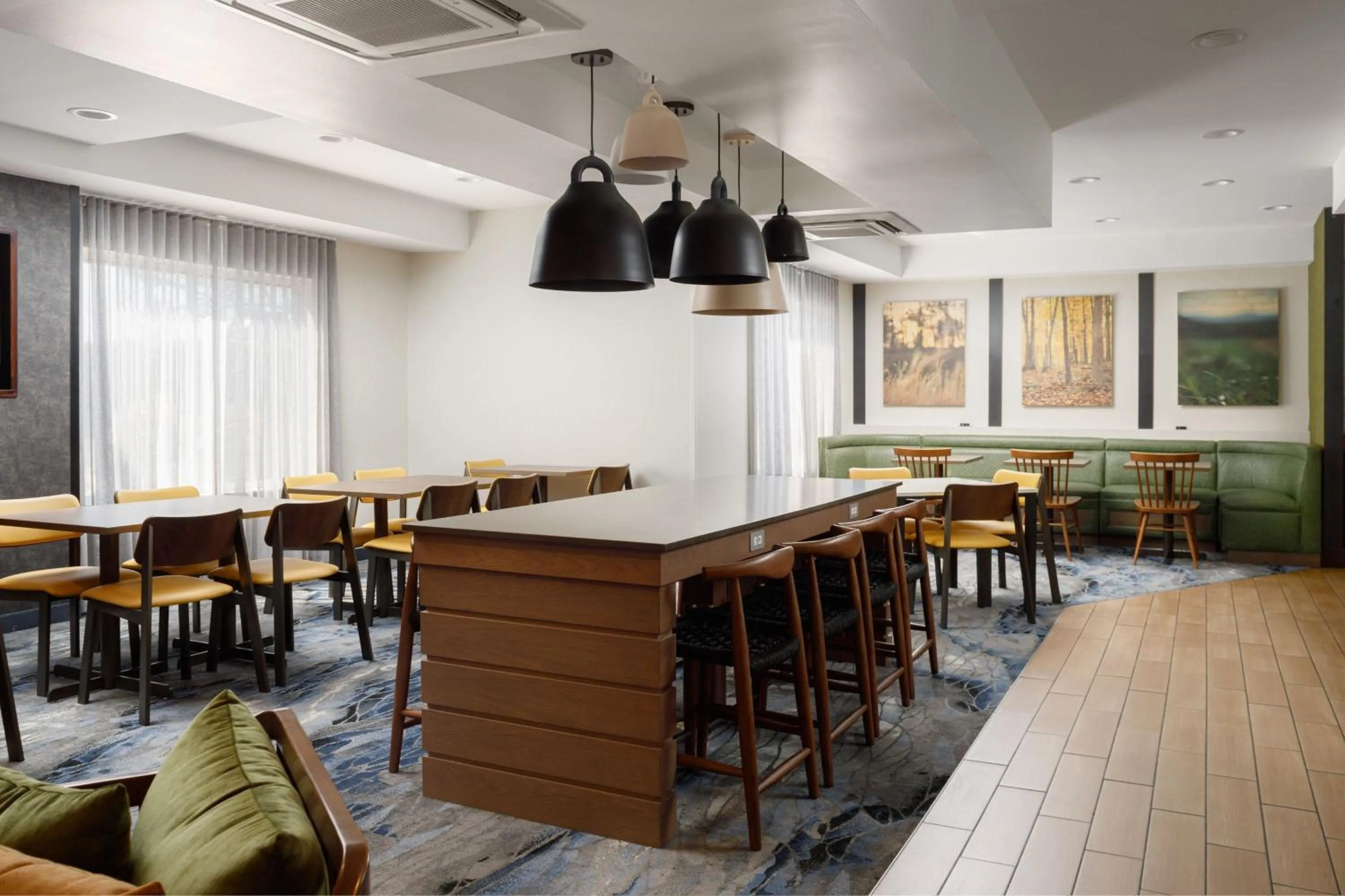 Breakfast in Fairfield Inn & Suites Memphis Southaven