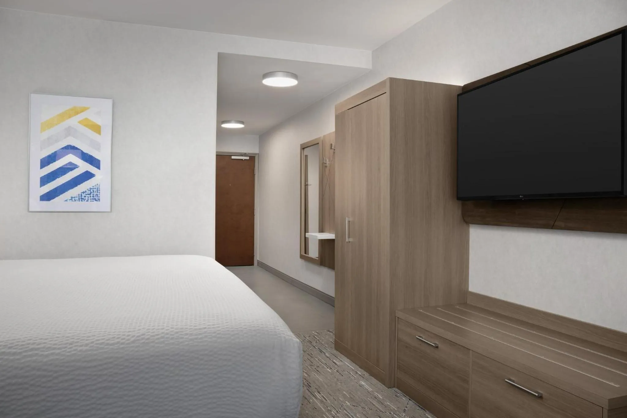 Photo of the whole room, Bed in Holiday Inn Express & Suites Alexandria - Fort Belvoir by IHG