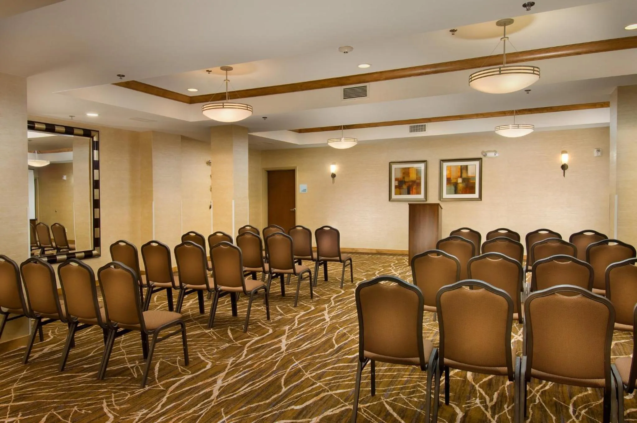 Meeting/conference room in Holiday Inn Express & Suites Alexandria - Fort Belvoir by IHG